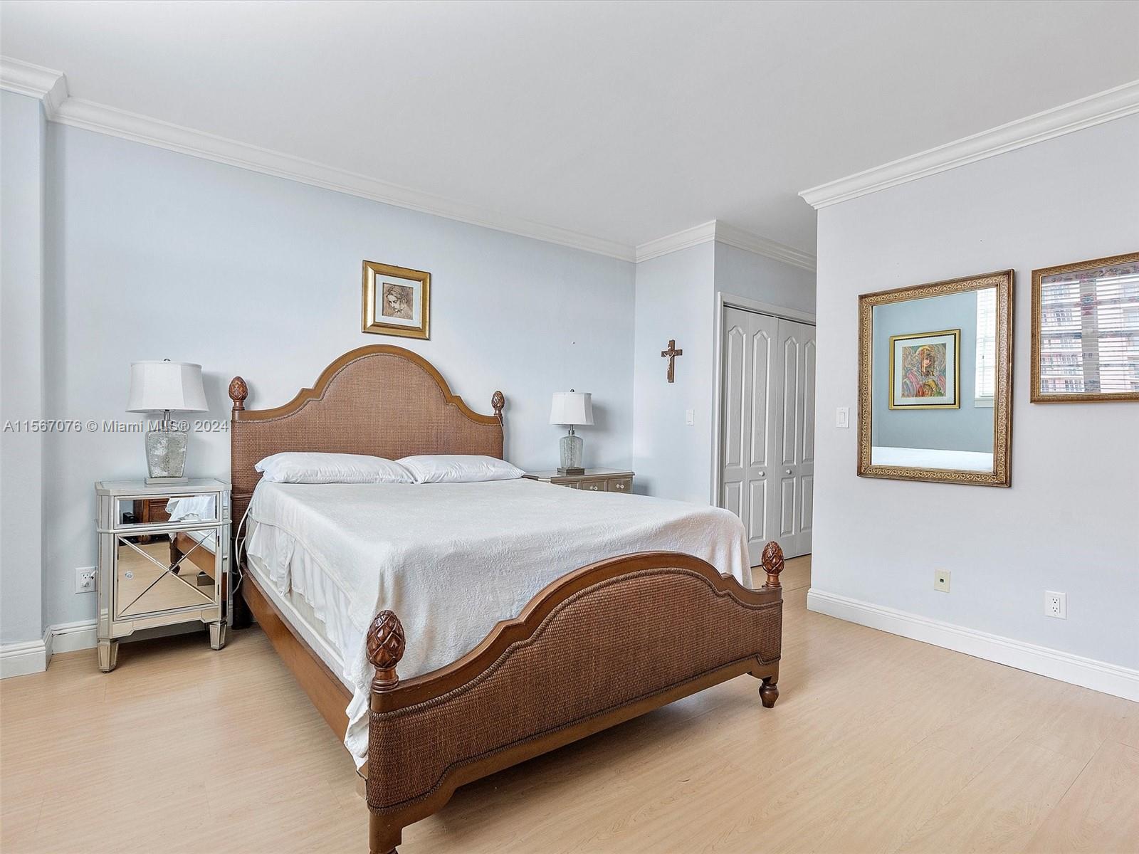 90 Edgewater Dr # 812