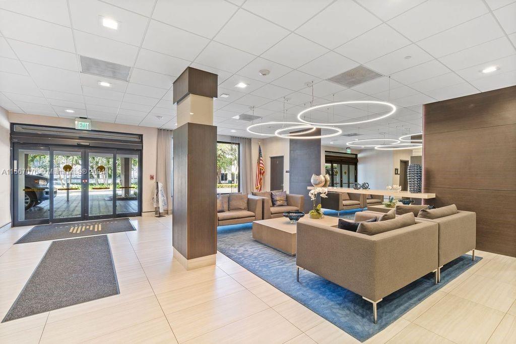 90 Edgewater Dr # 812