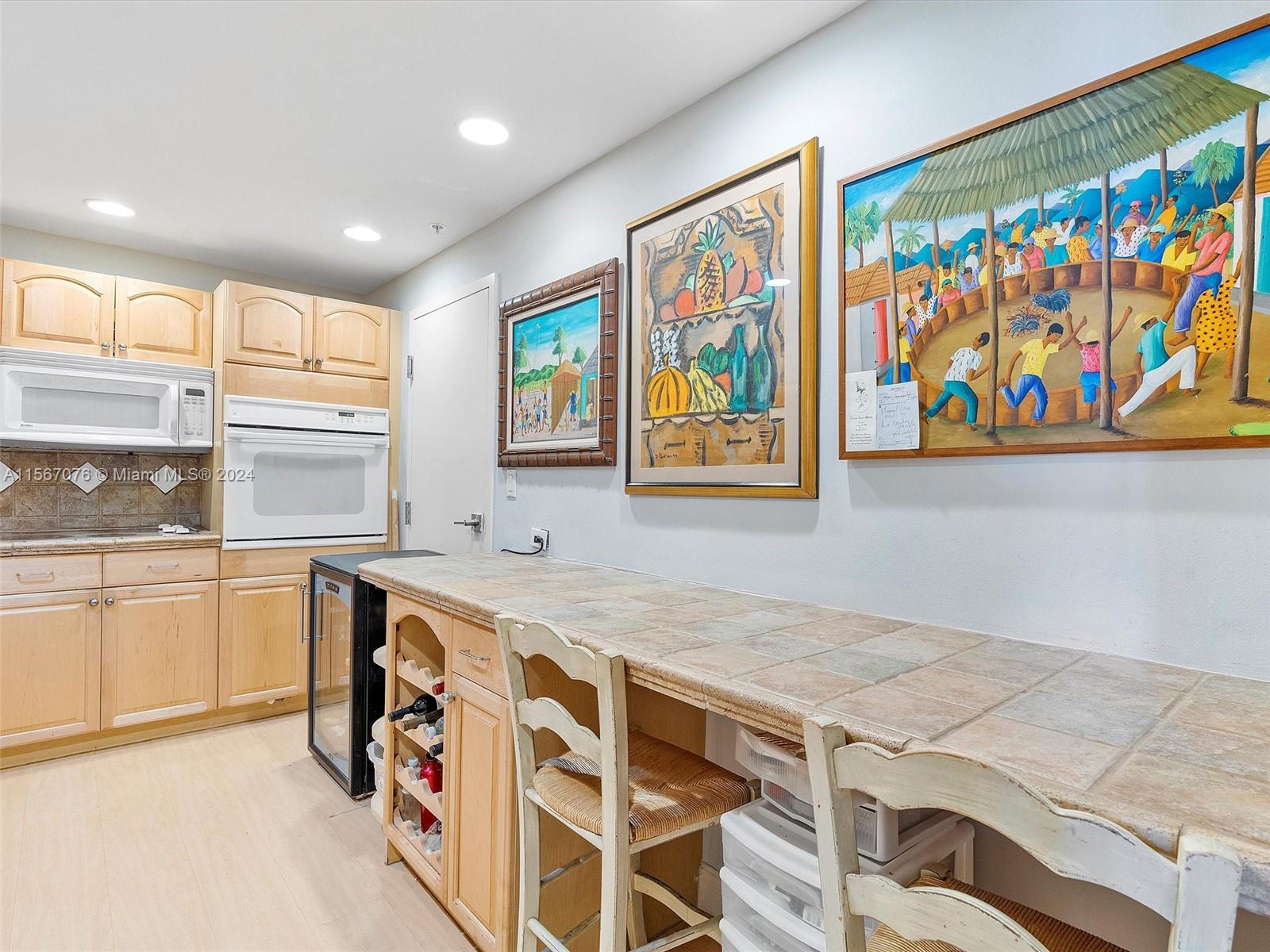 90 Edgewater Dr # 812