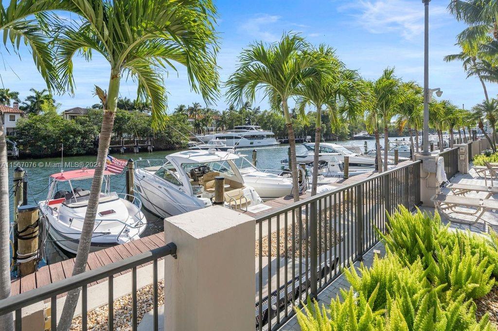 90 Edgewater Dr # 812