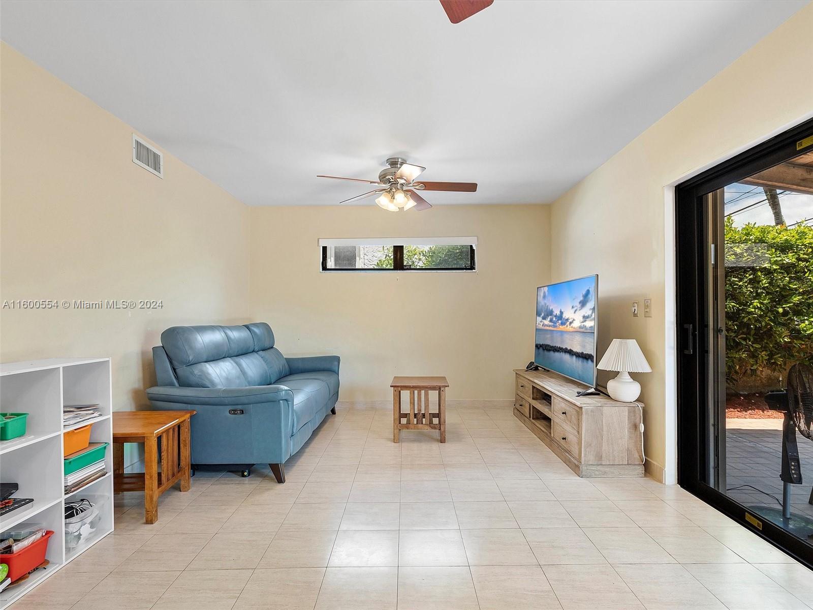 1019 Venetia Ave