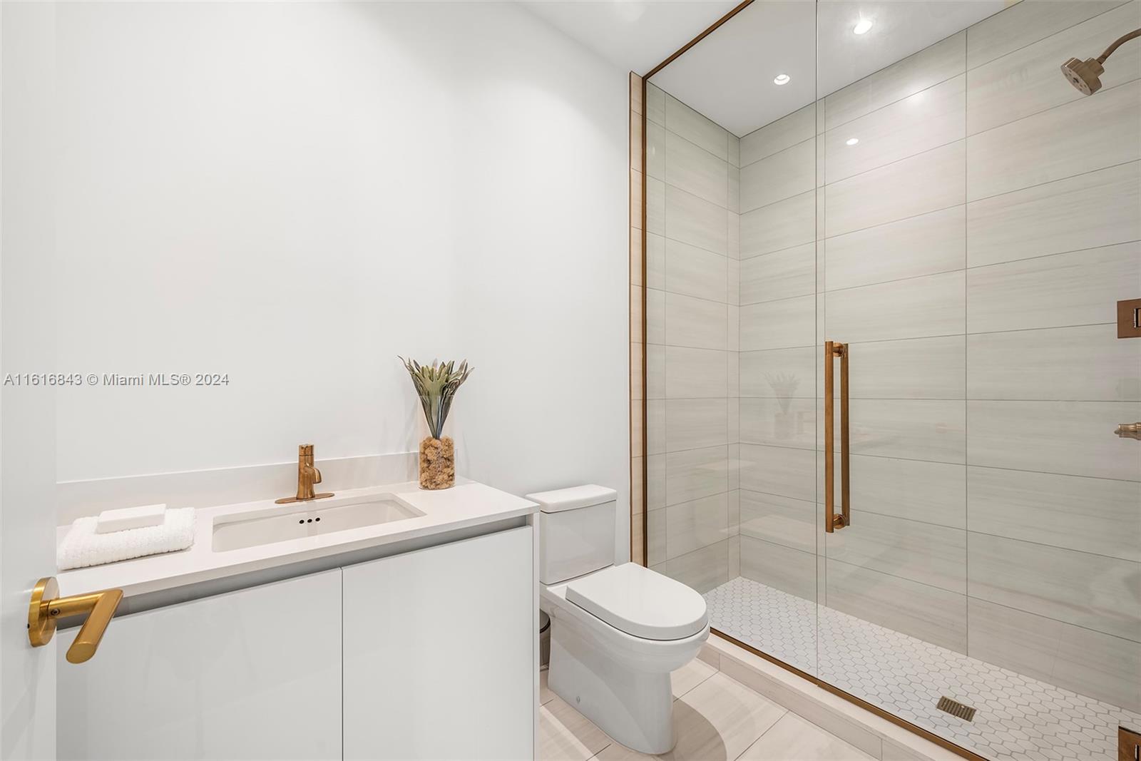 2655 S Bayshore Dr # 801