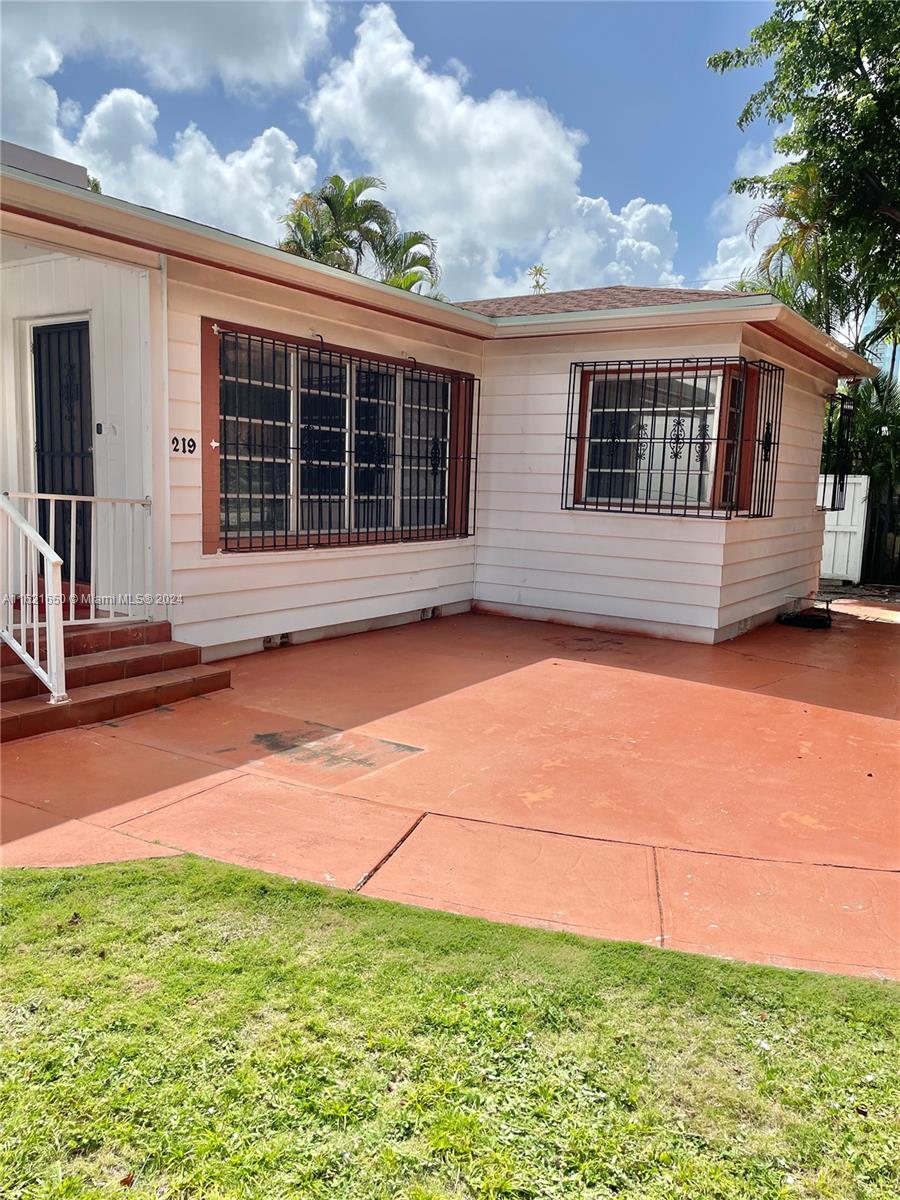 219 SW 26th Rd