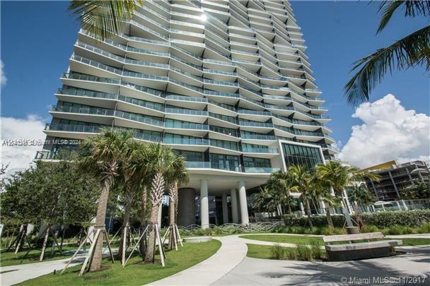 460 NE 28 ST # 2501
