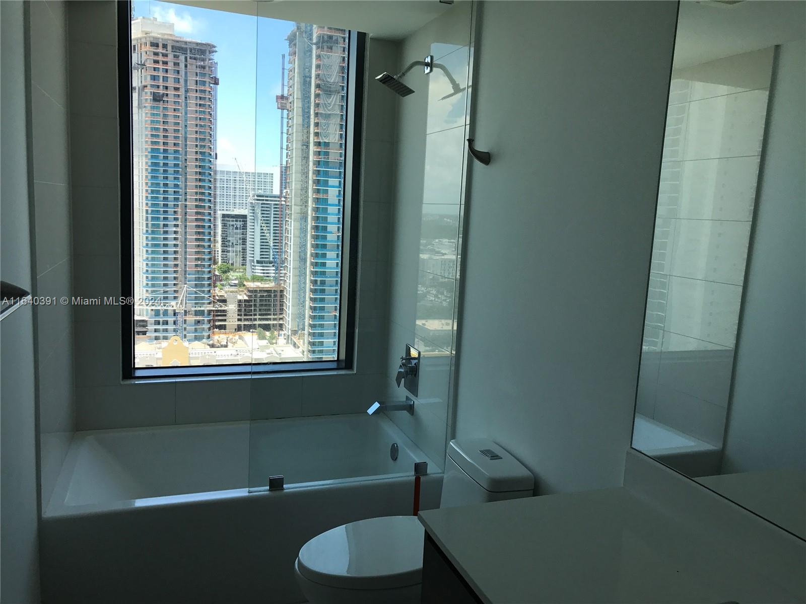 460 NE 28 ST # 2501