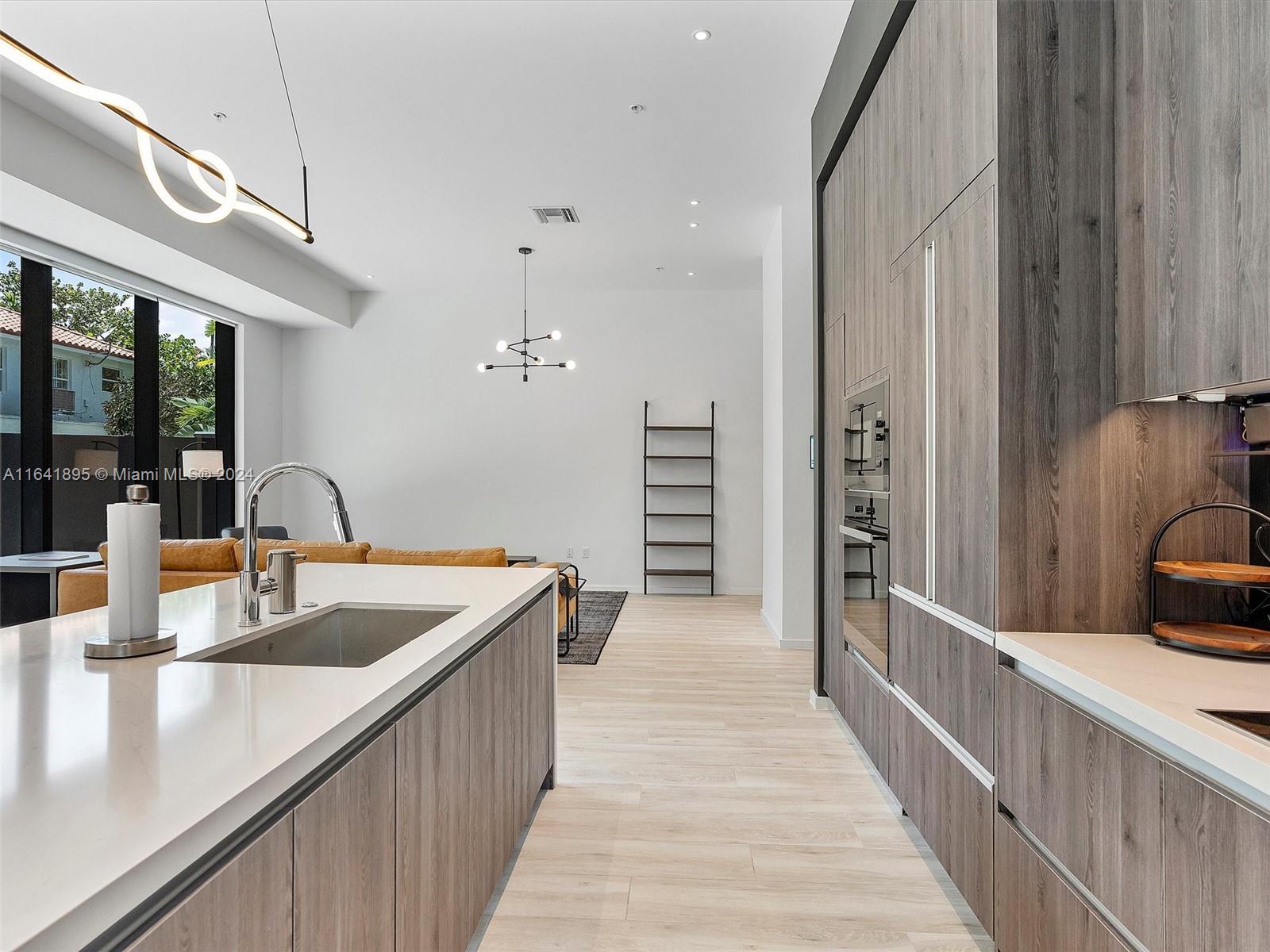 3156 SW 27th Ave # 101