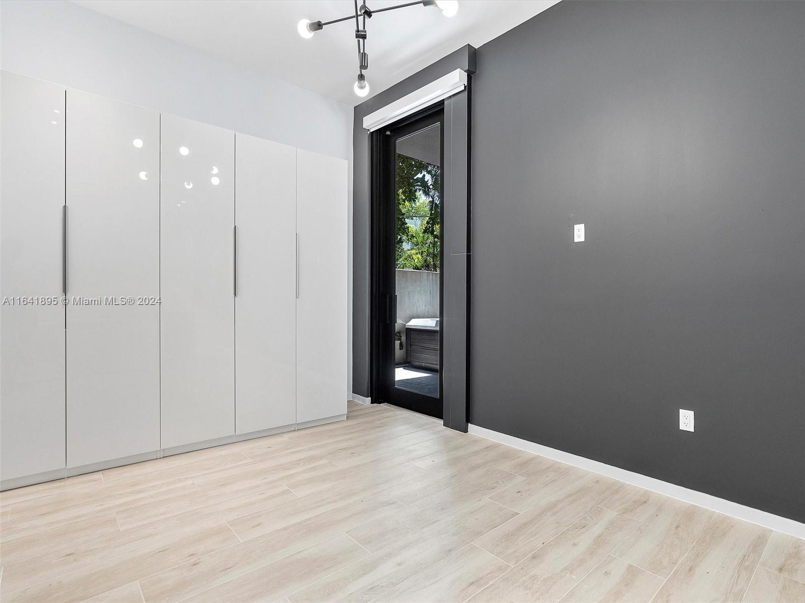 3156 SW 27th Ave # 101