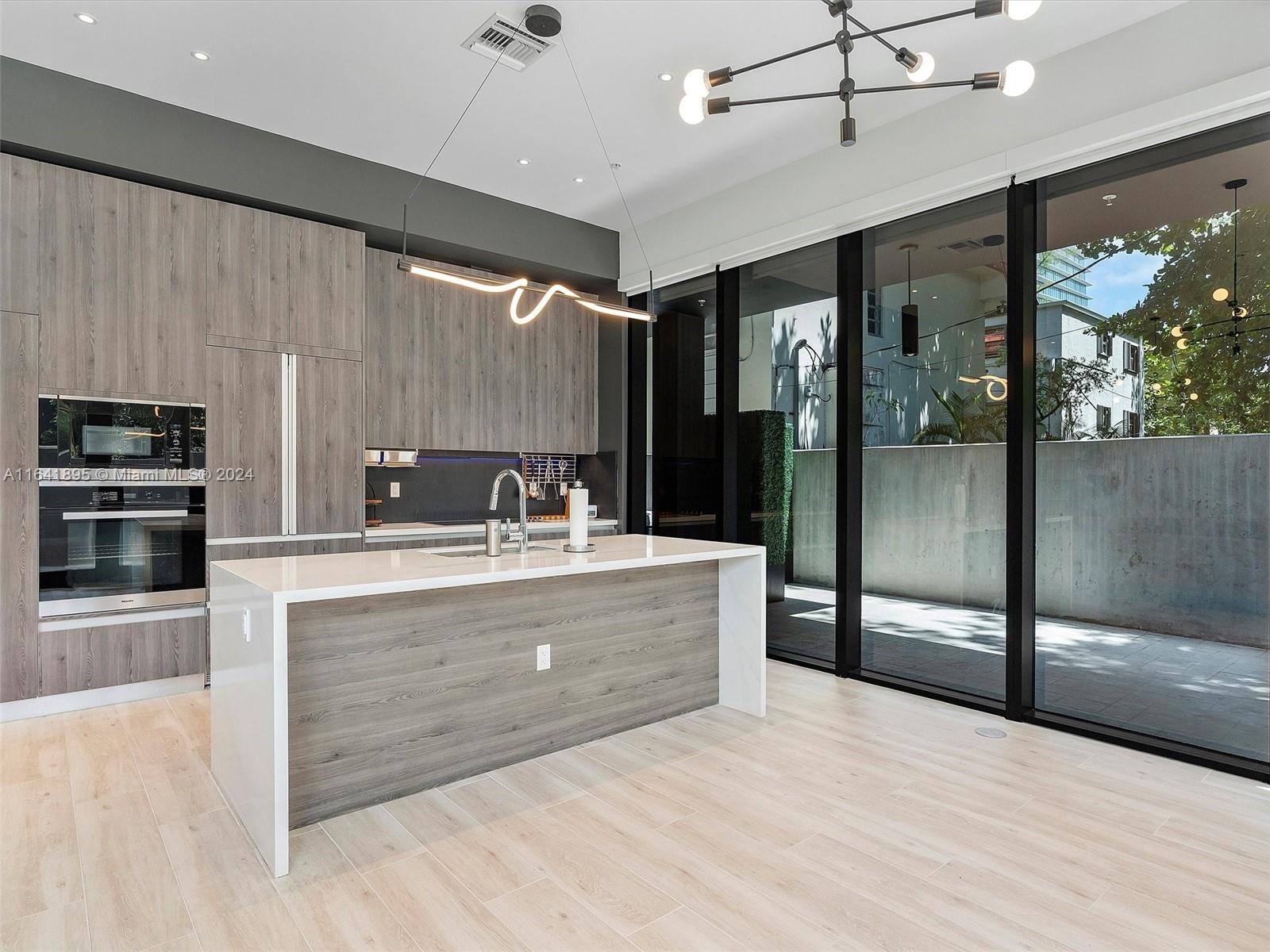 3156 SW 27th Ave # 101