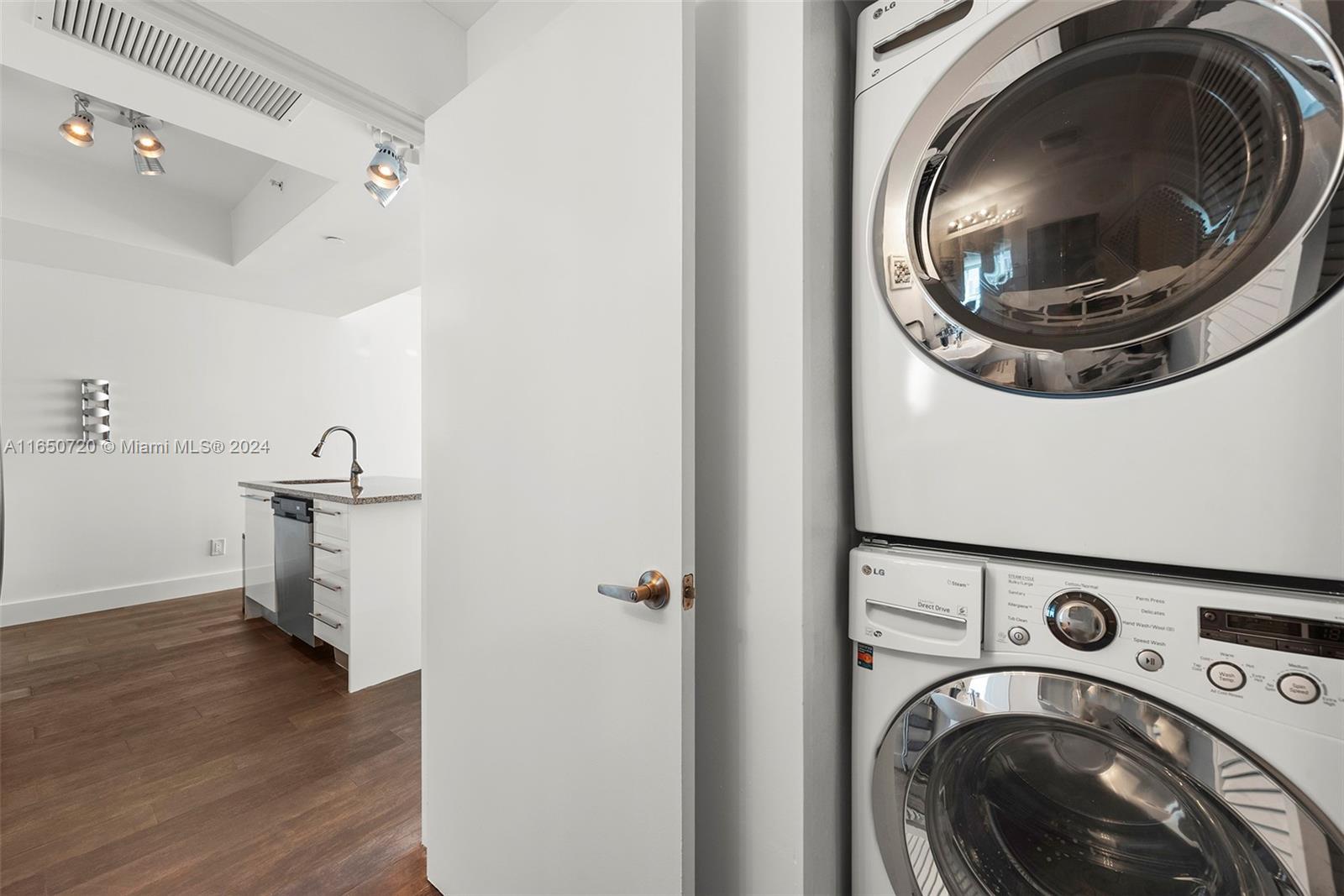 888 Biscayne Blvd # 1711