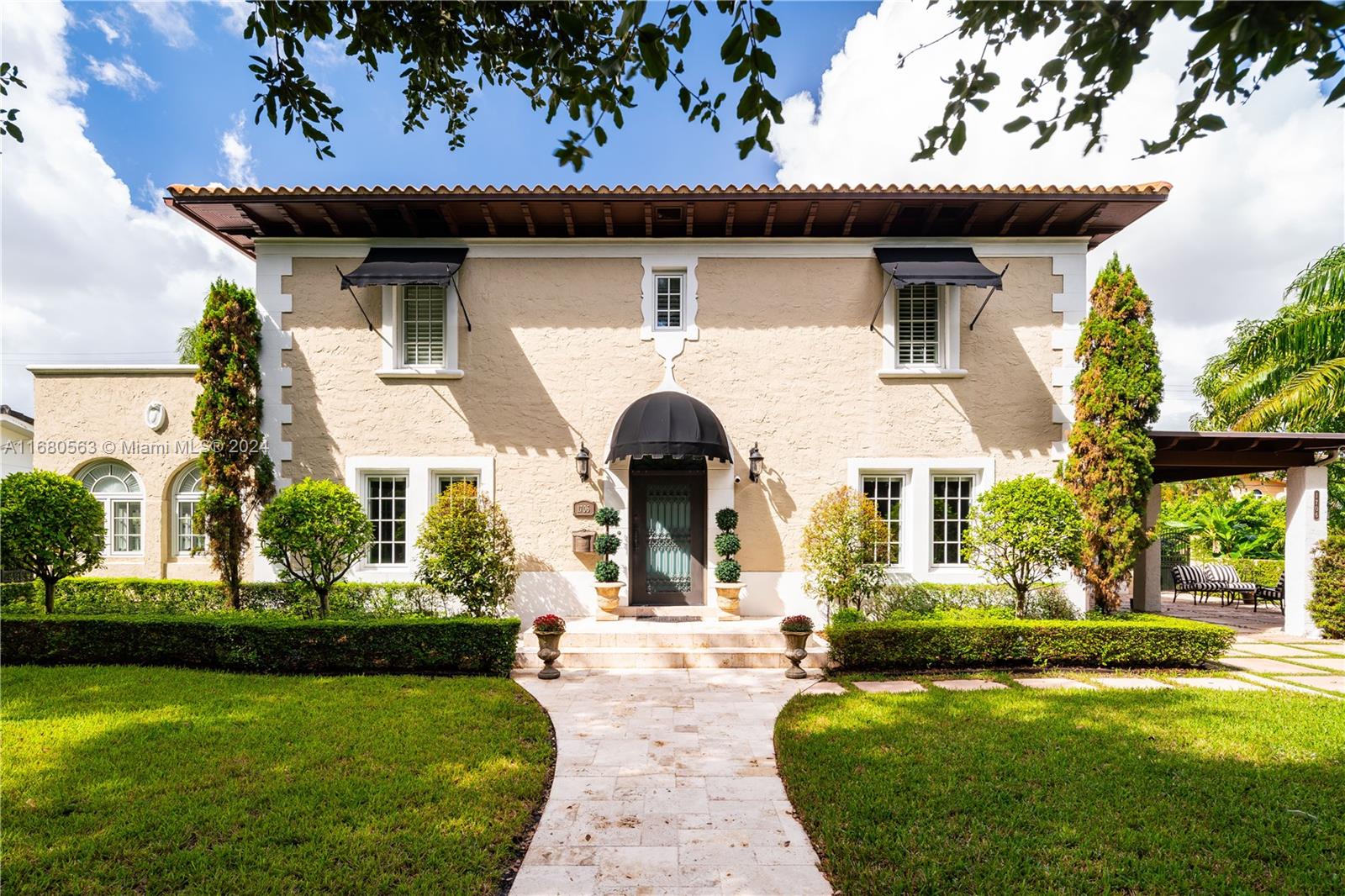 1706 Country Club Prado