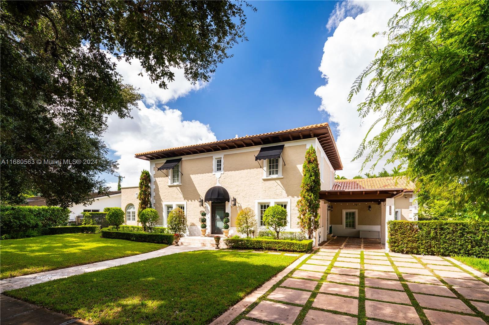 1706 Country Club Prado