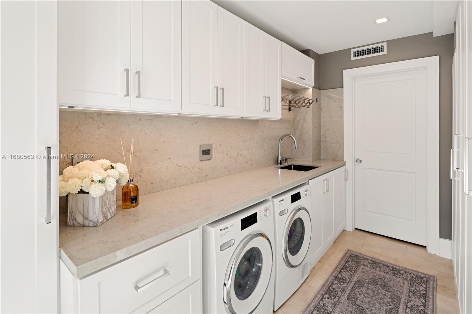 1706 Country Club Prado