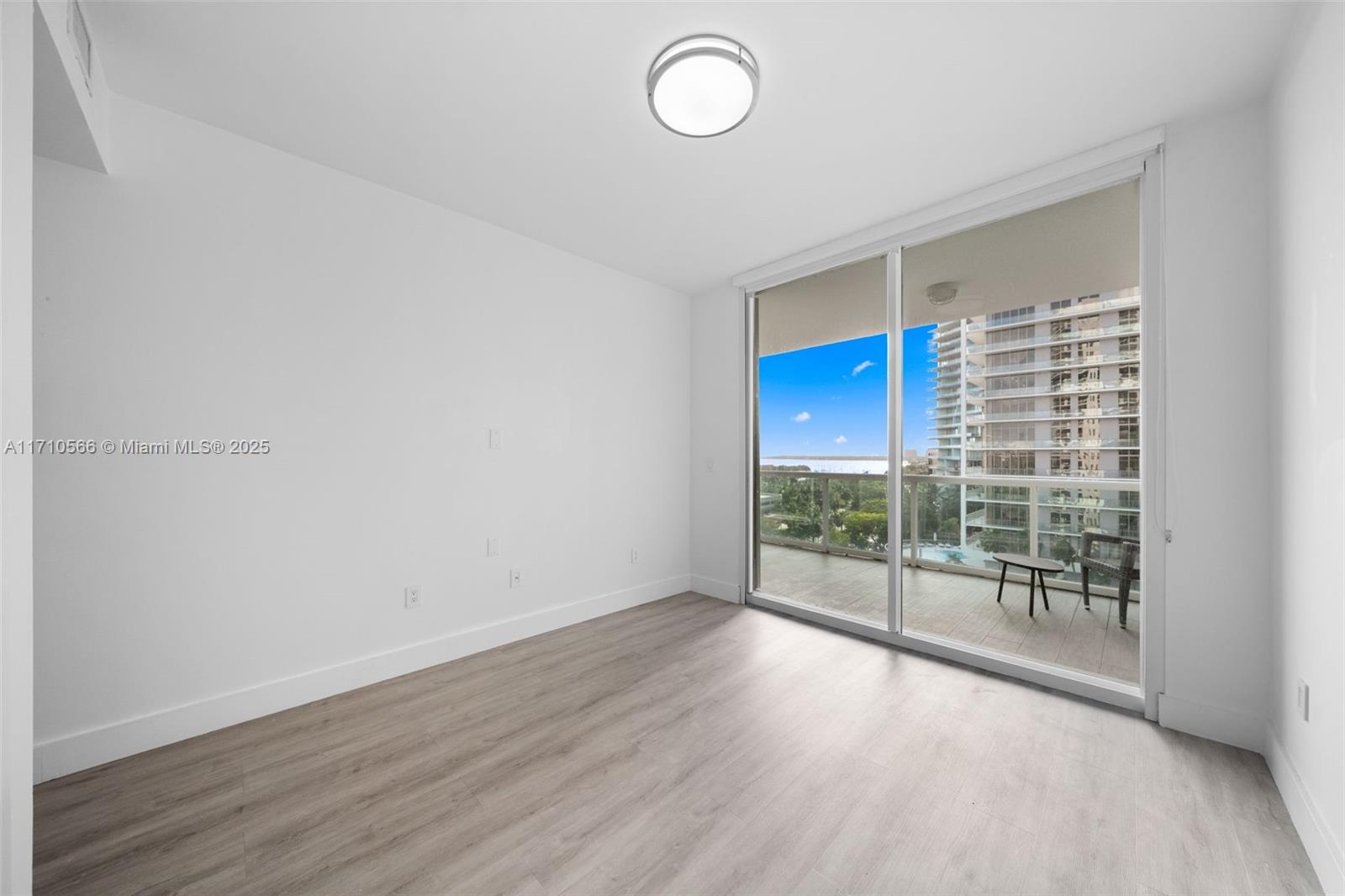 2645 S Bayshore Dr # 904