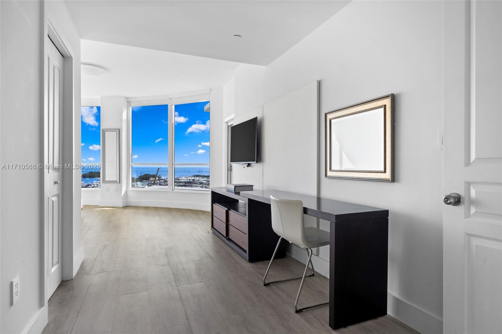 2645 S Bayshore Dr # 904