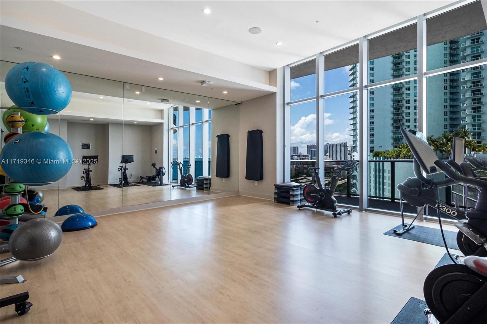 488 NE 18th St # 401