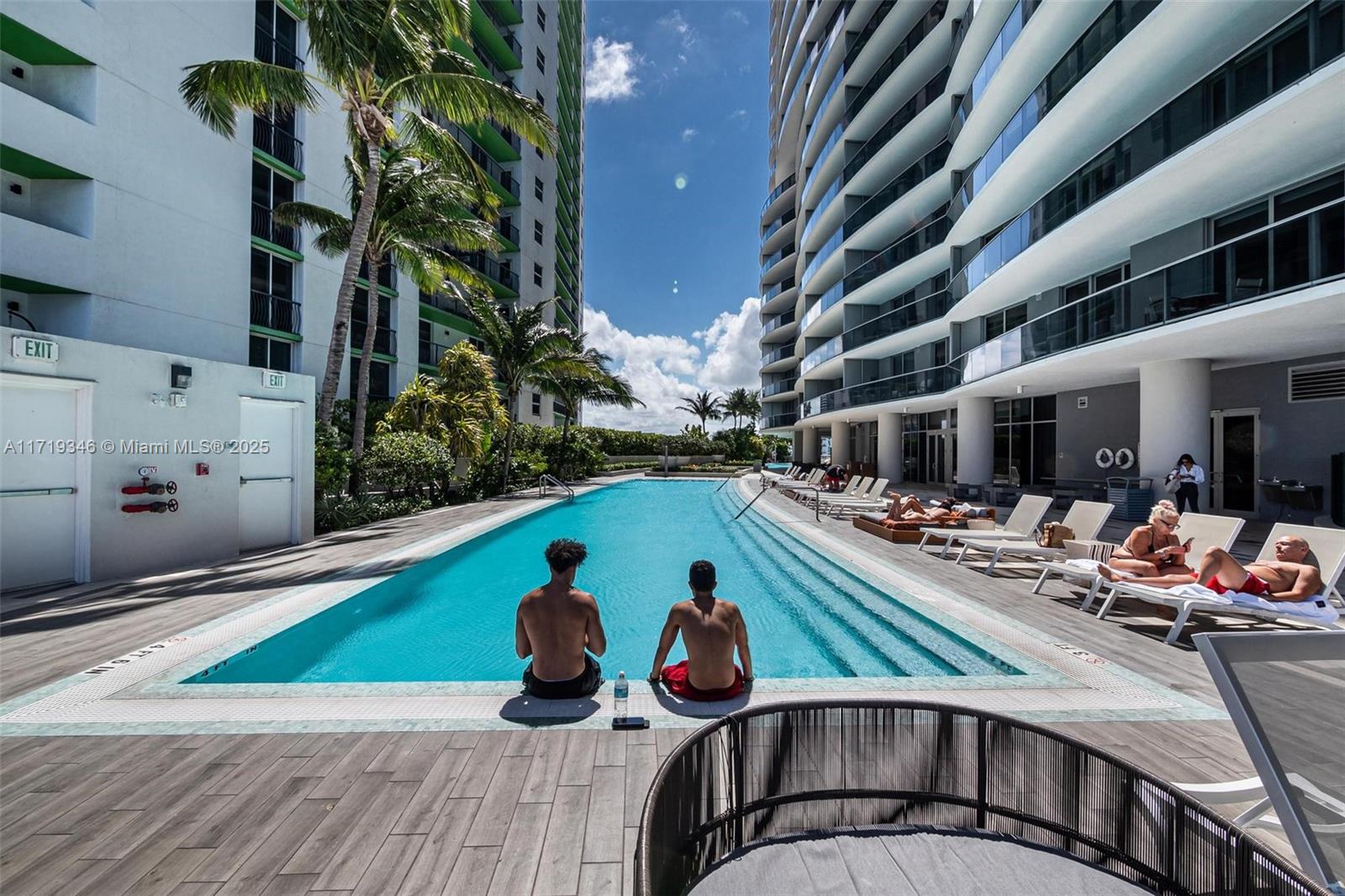 488 NE 18th St # 401