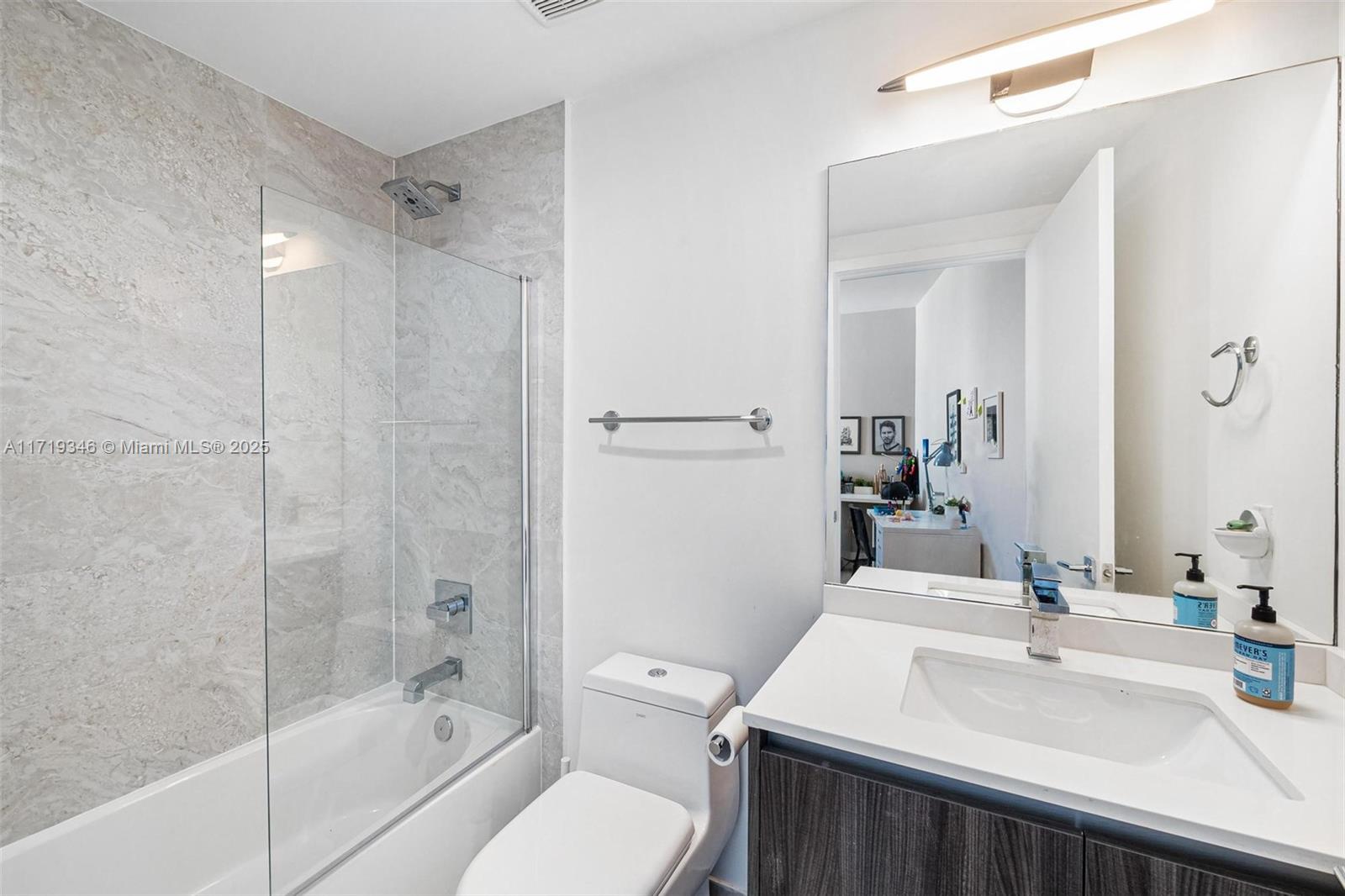 488 NE 18th St # 401