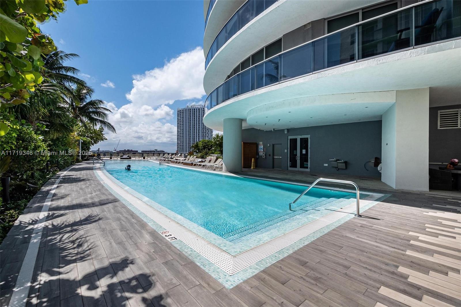 488 NE 18th St # 401