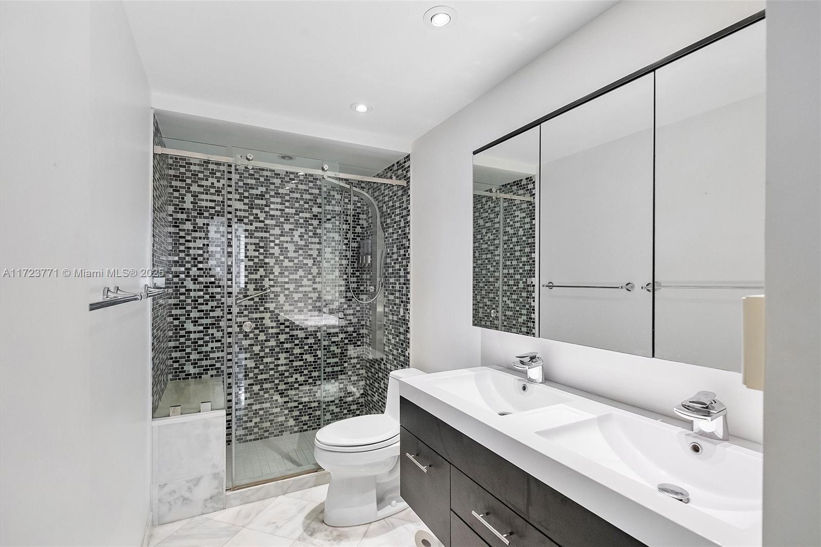 1111 Crandon Blvd # C906