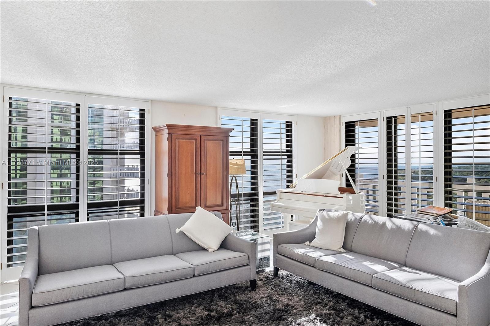 1111 Crandon Blvd # C906