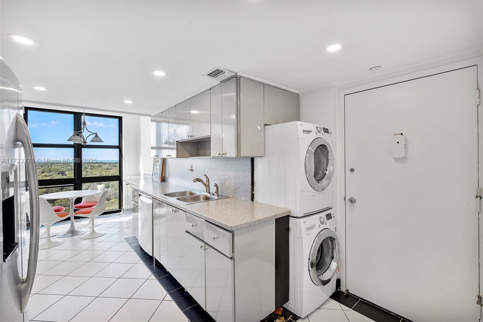 1111 Crandon Blvd # C906