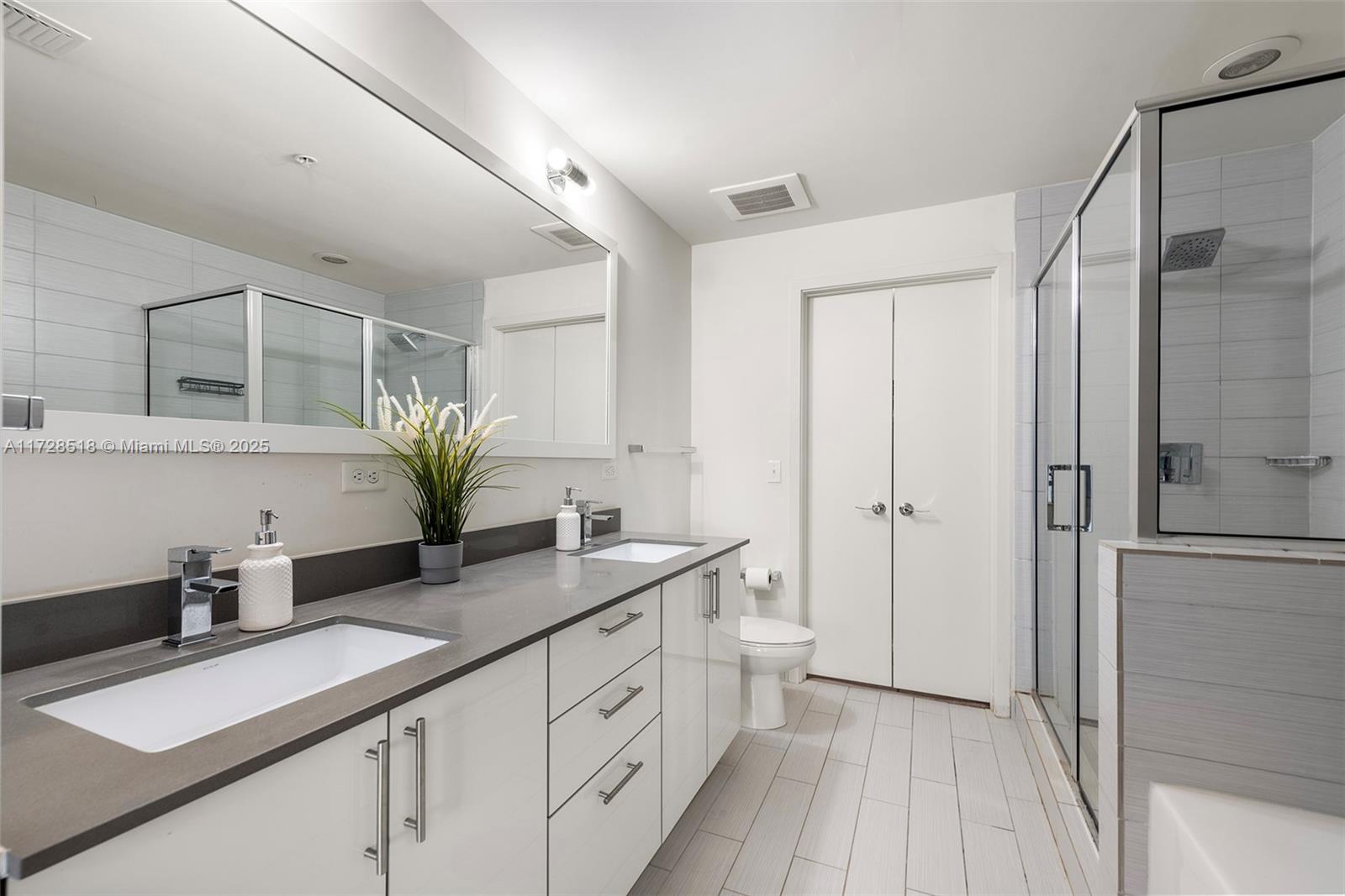 999 SW 1st Ave # 1405