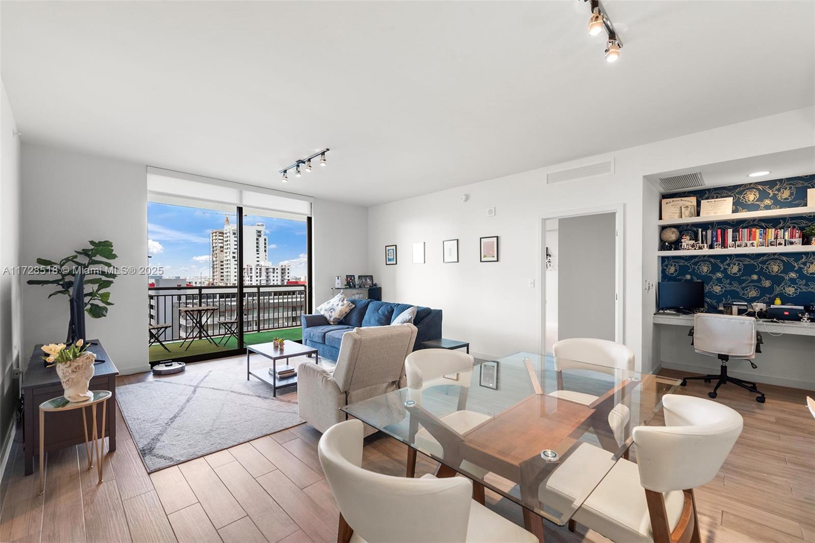 999 SW 1st Ave # 1405