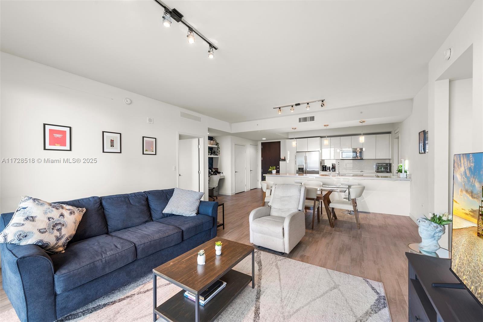 999 SW 1st Ave # 1405