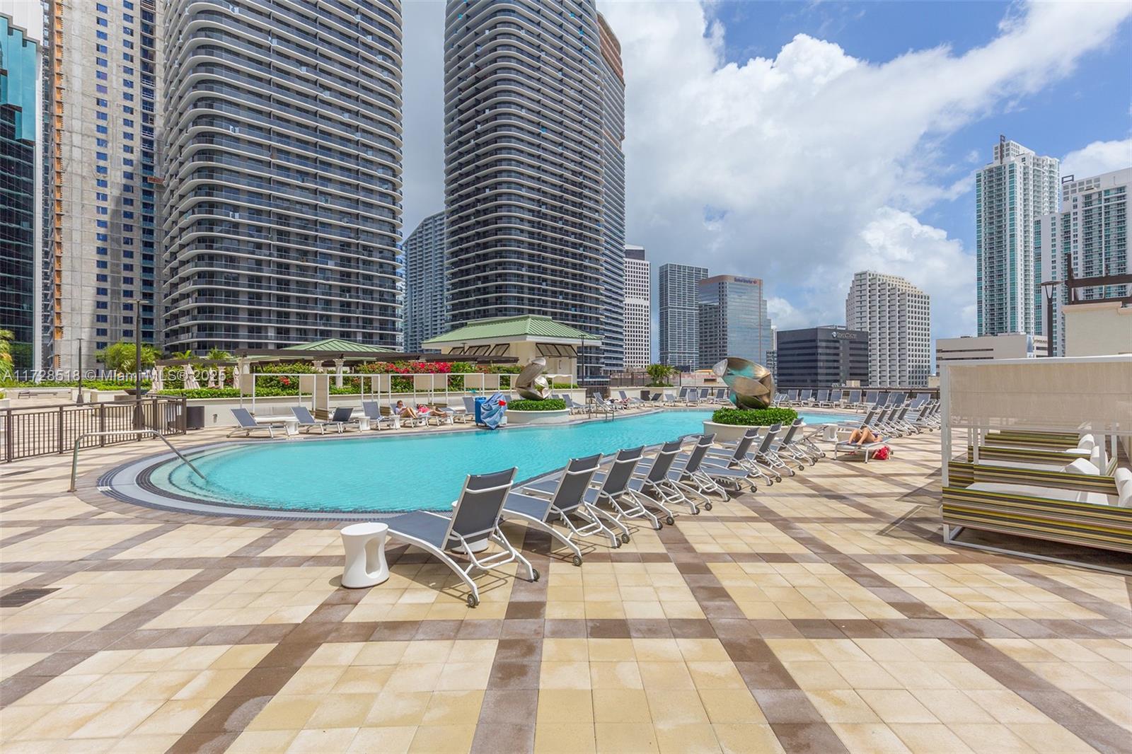 999 SW 1st Ave # 1405