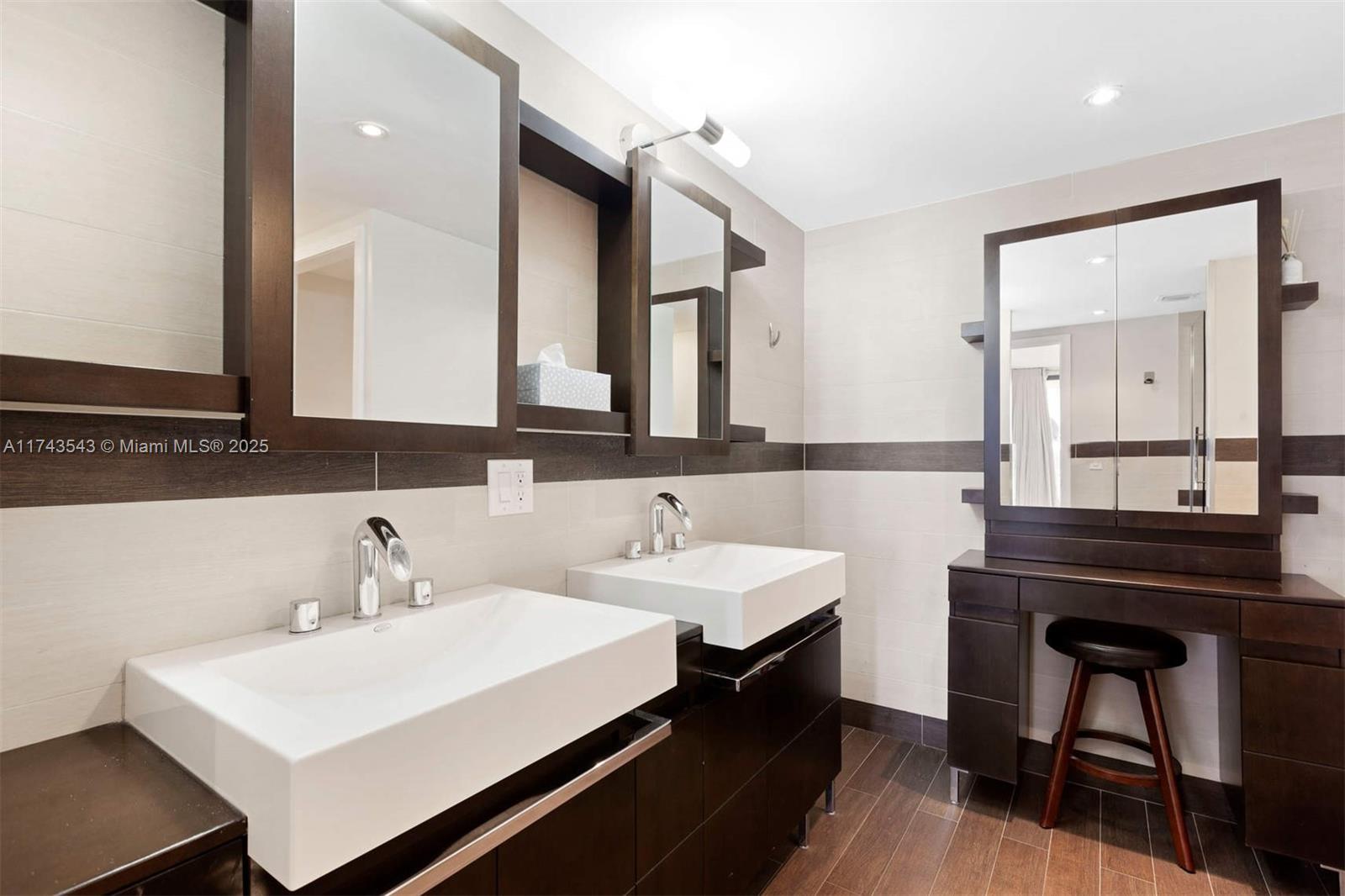 1 Grove Isle Dr # A602