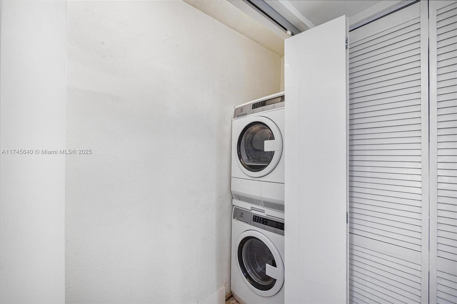 910 Jefferson Ave # 2C