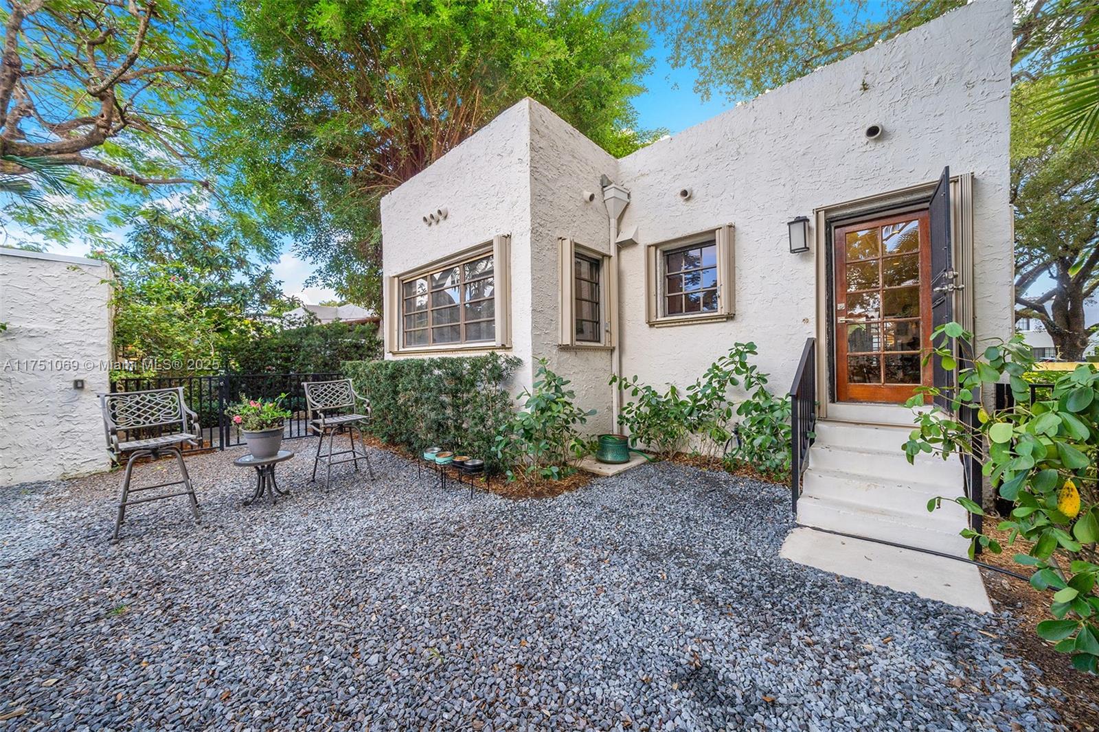 529 Navarre Ave