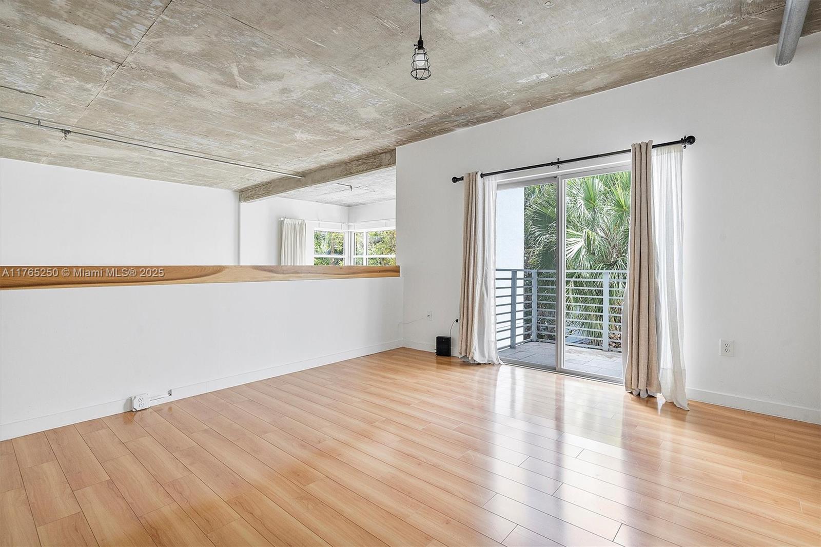 7744 Collins Ave # 4