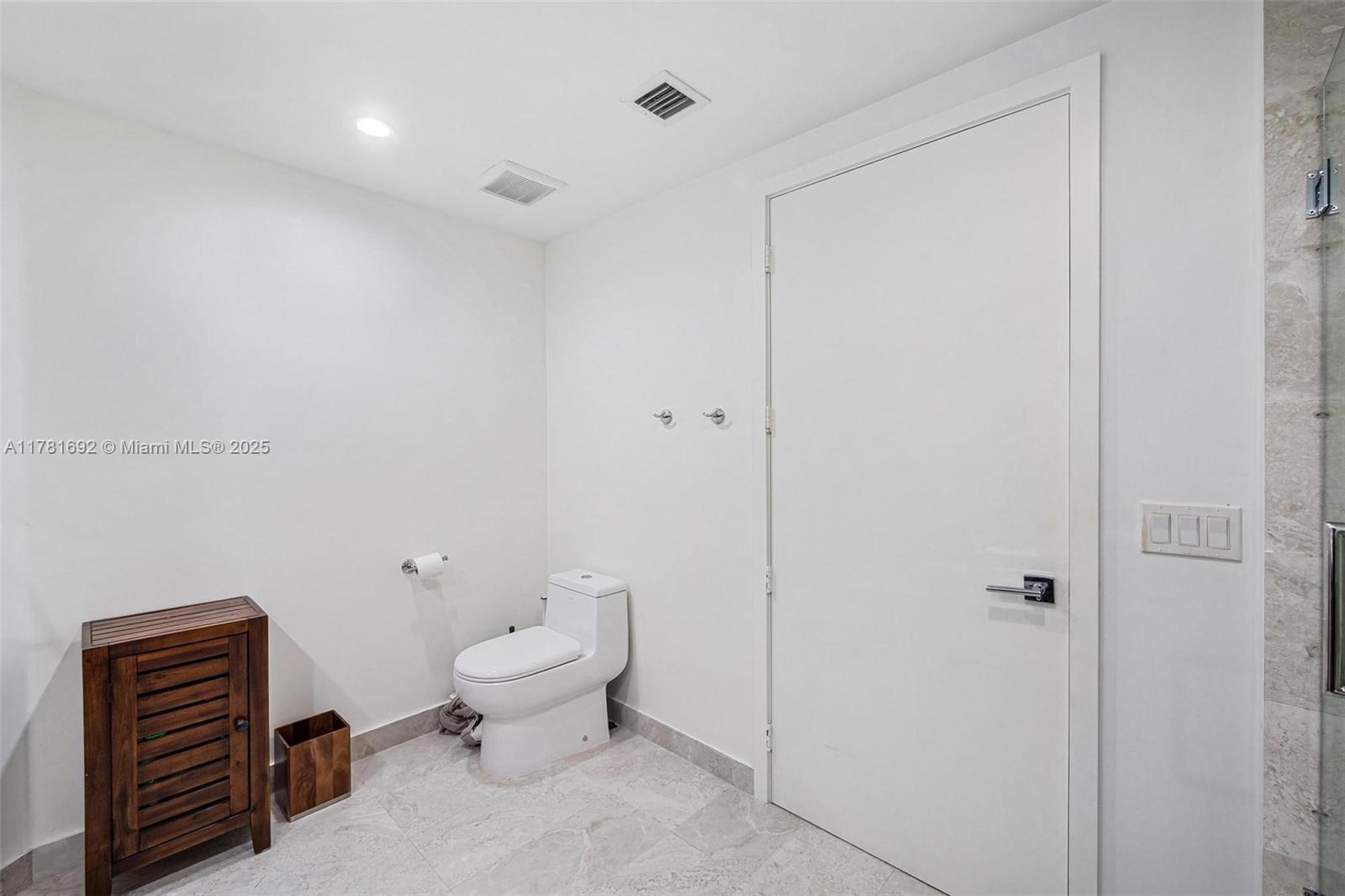 488 NE 18th St # 401