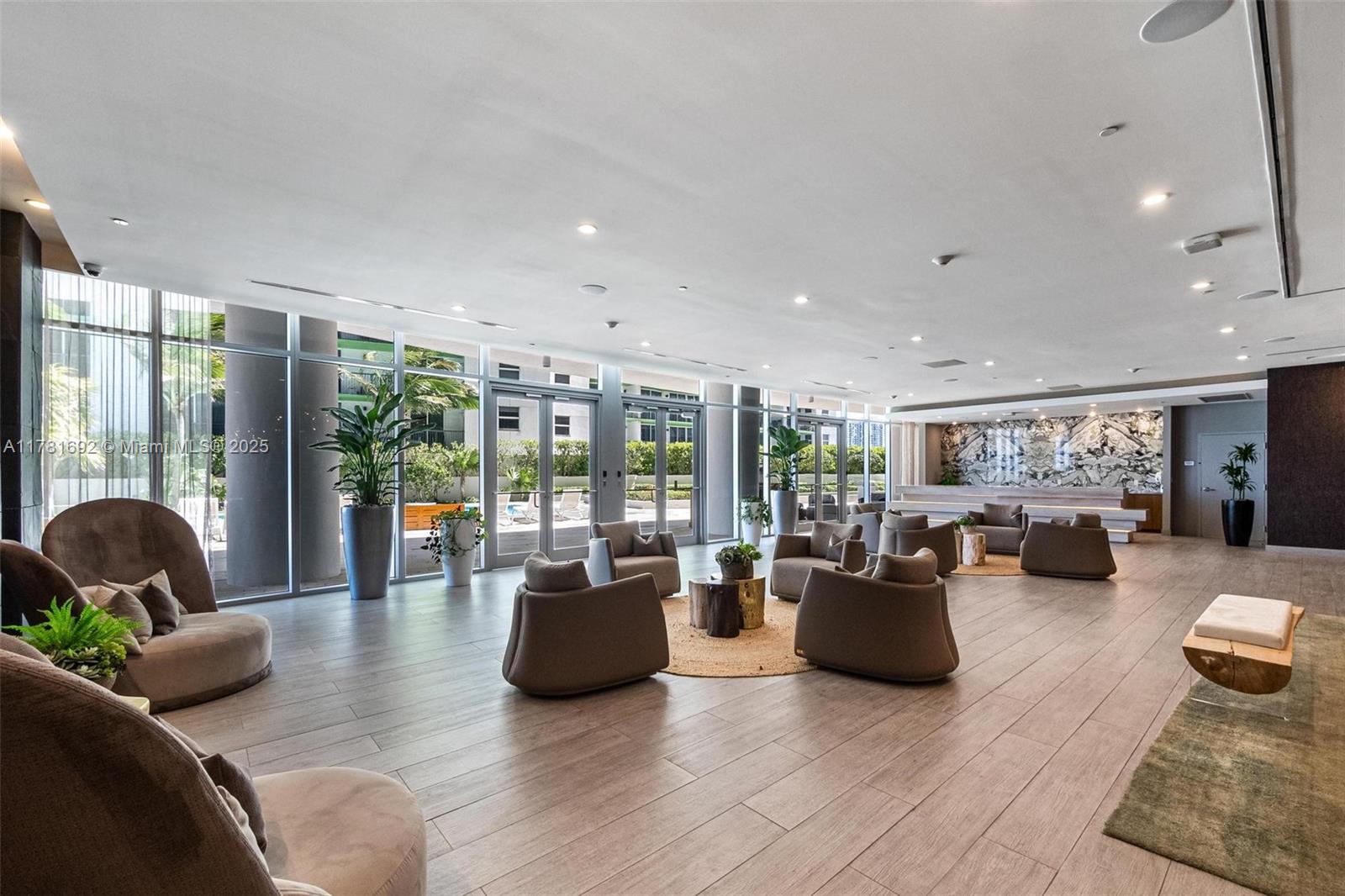 488 NE 18th St # 401