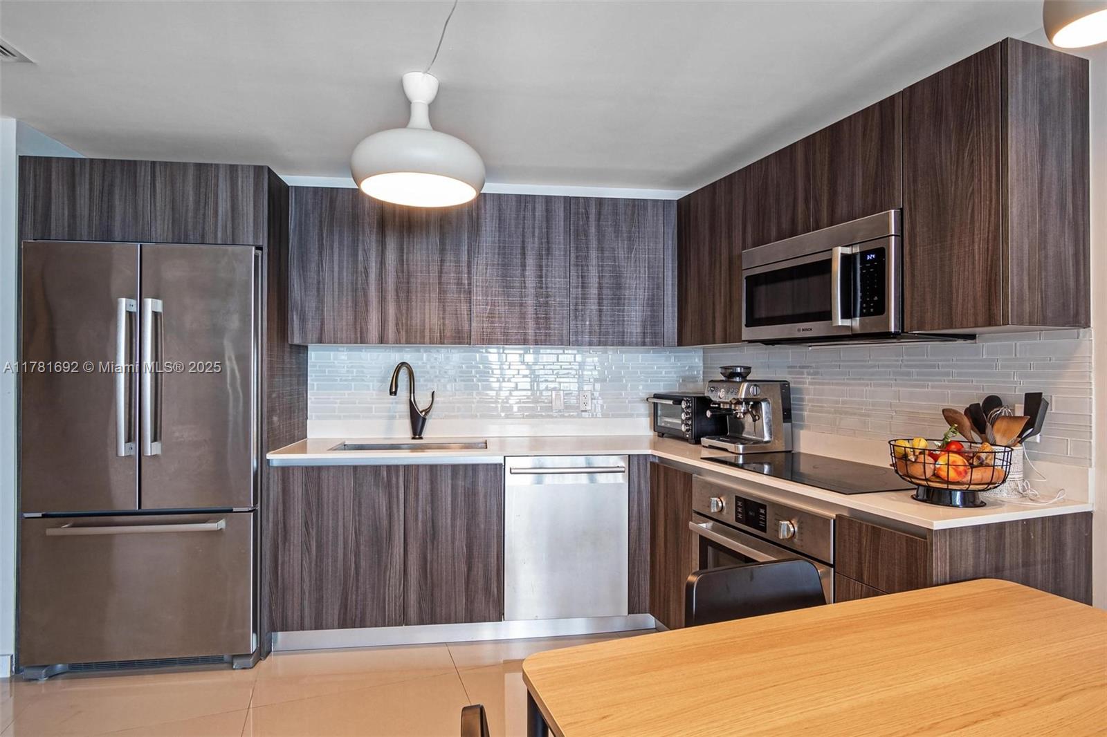 488 NE 18th St # 401