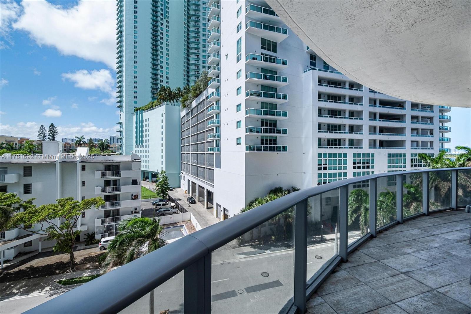 488 NE 18th St # 401