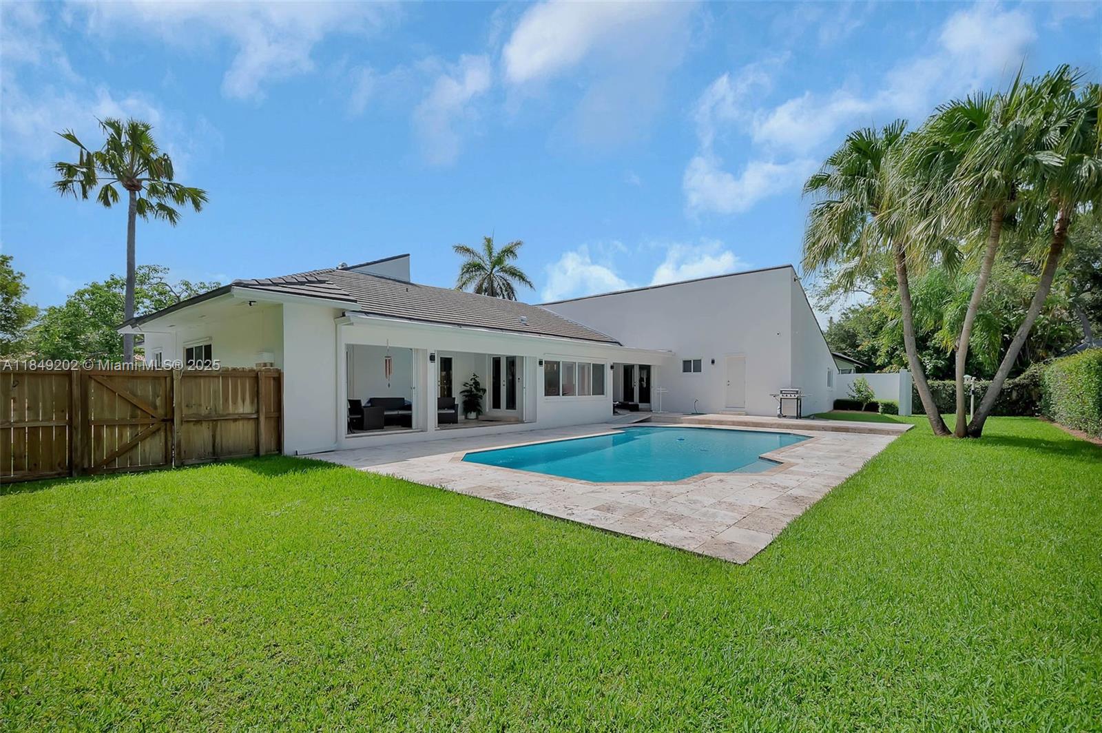 10651 SW 76th Ave, Pinecrest