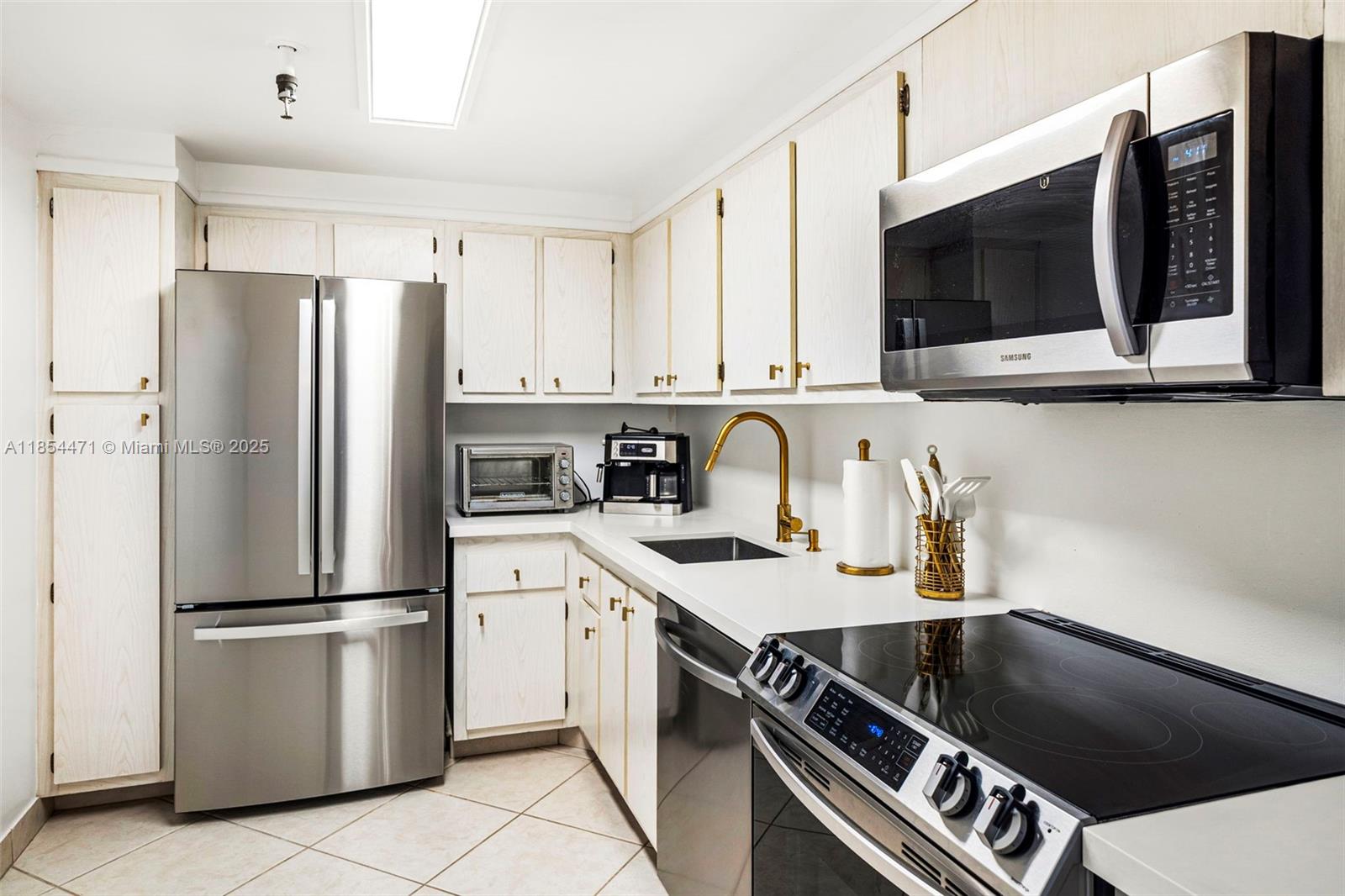 20505 E Country Club Dr # 736