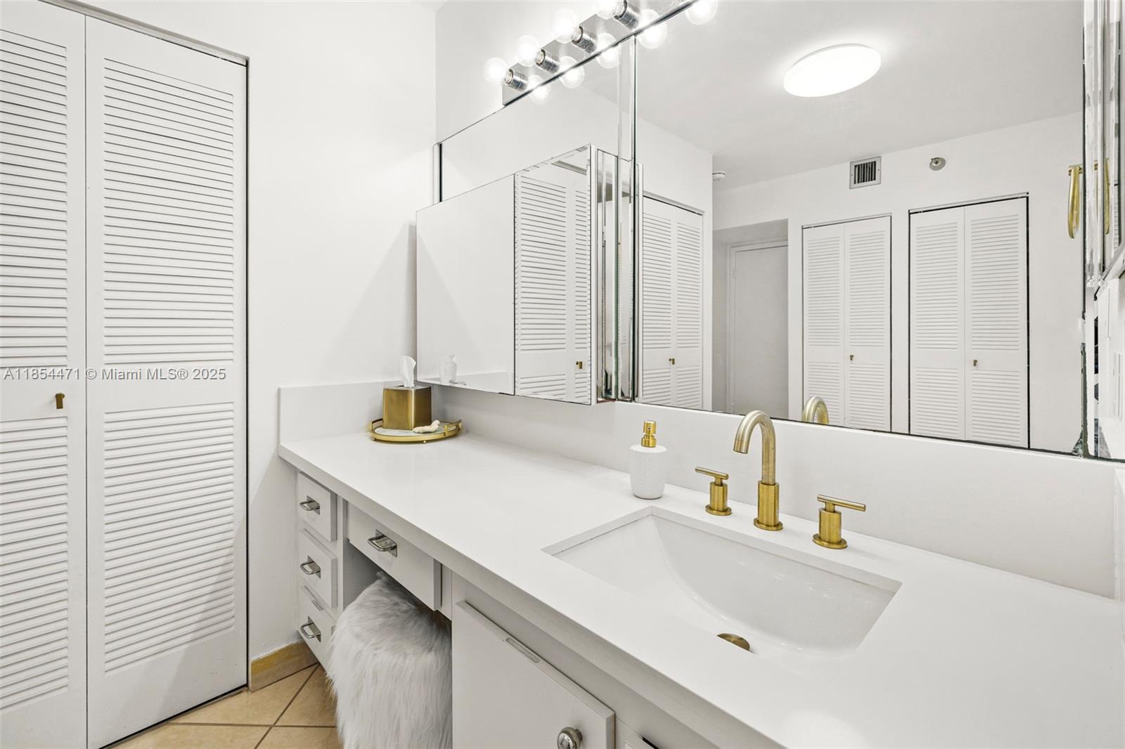20505 E Country Club Dr # 736