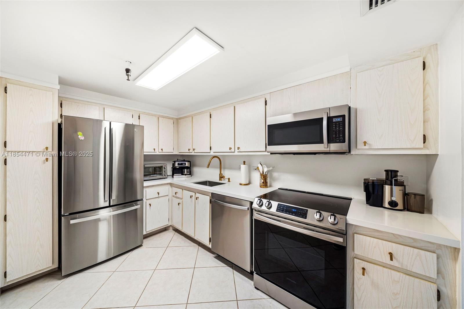20505 E Country Club Dr # 736