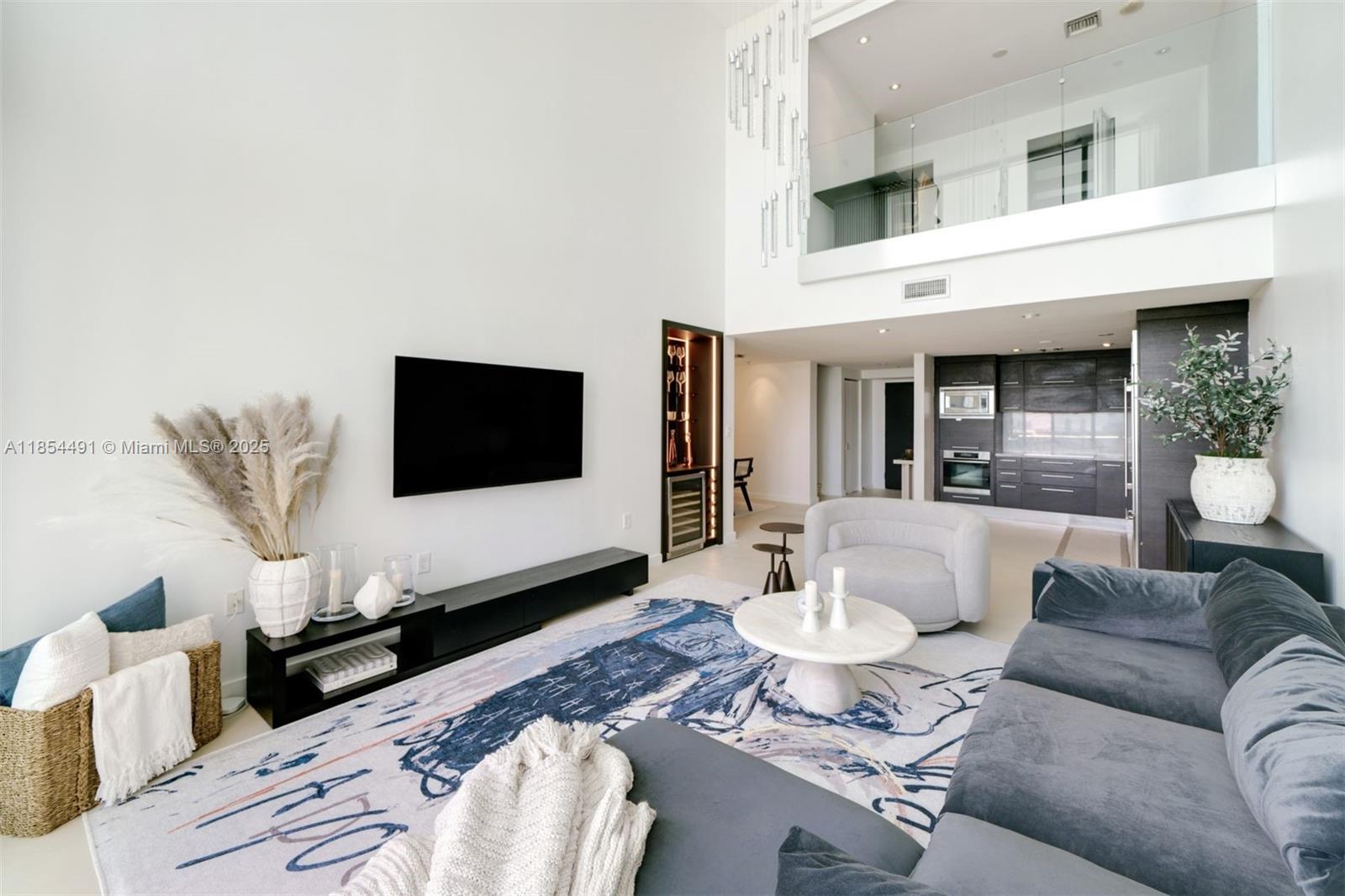 900 Biscayne Blvd # 905
