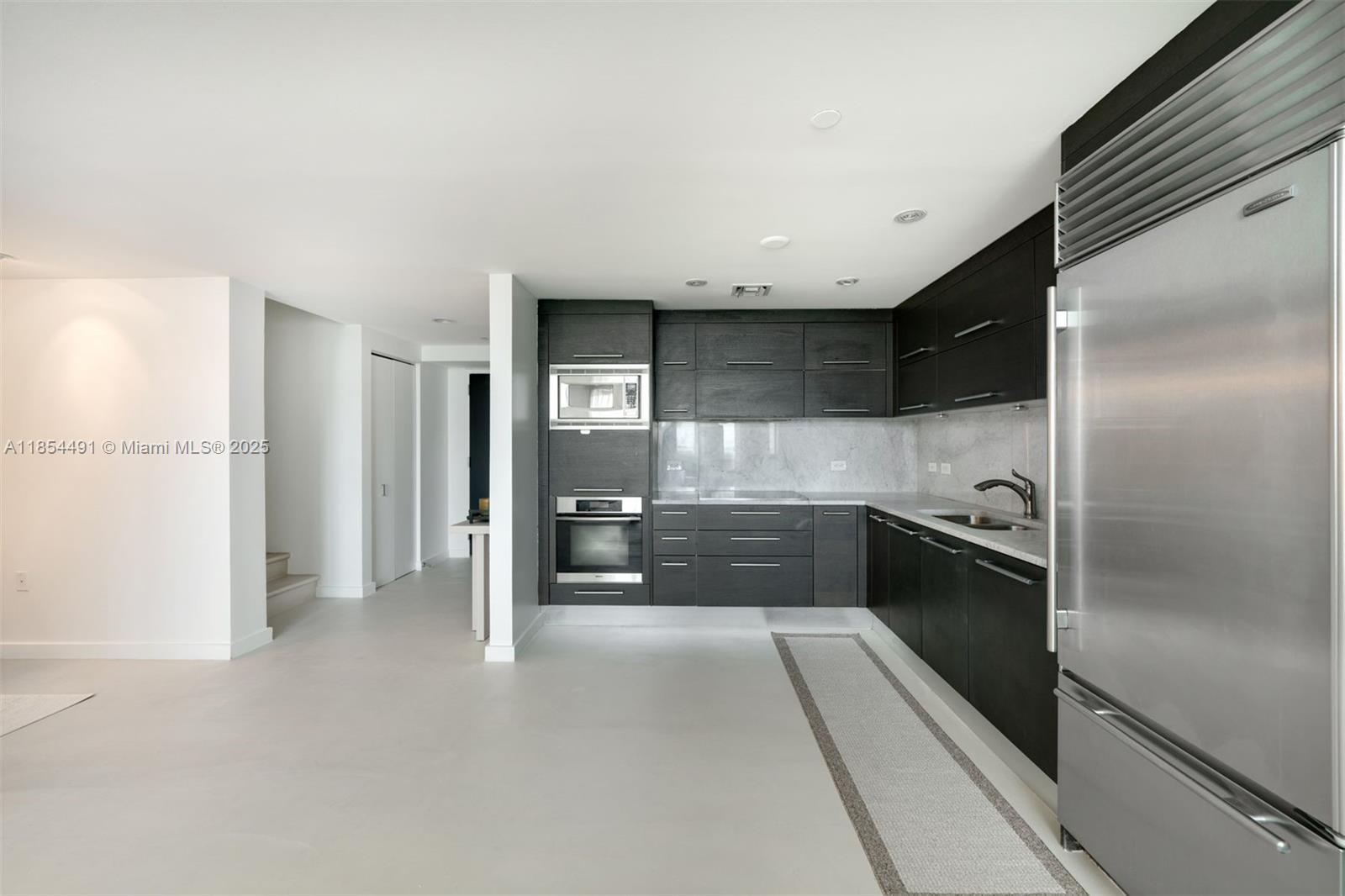900 Biscayne Blvd # 905