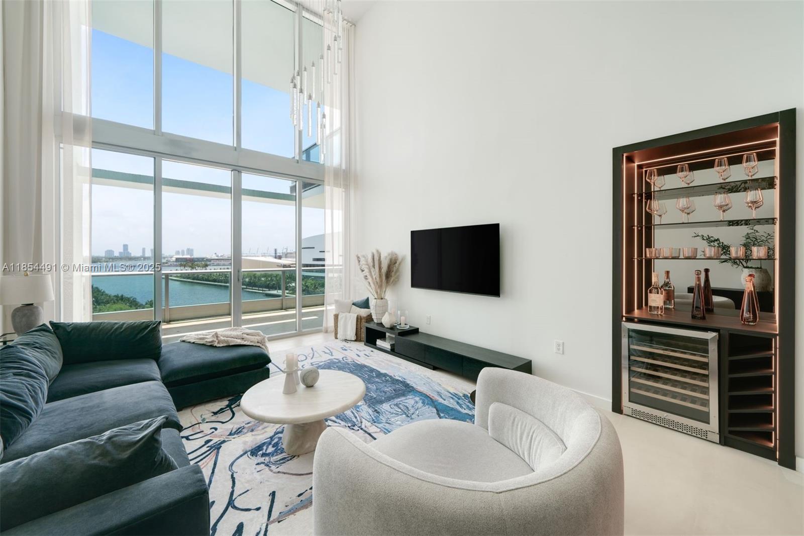 900 Biscayne Blvd # 905