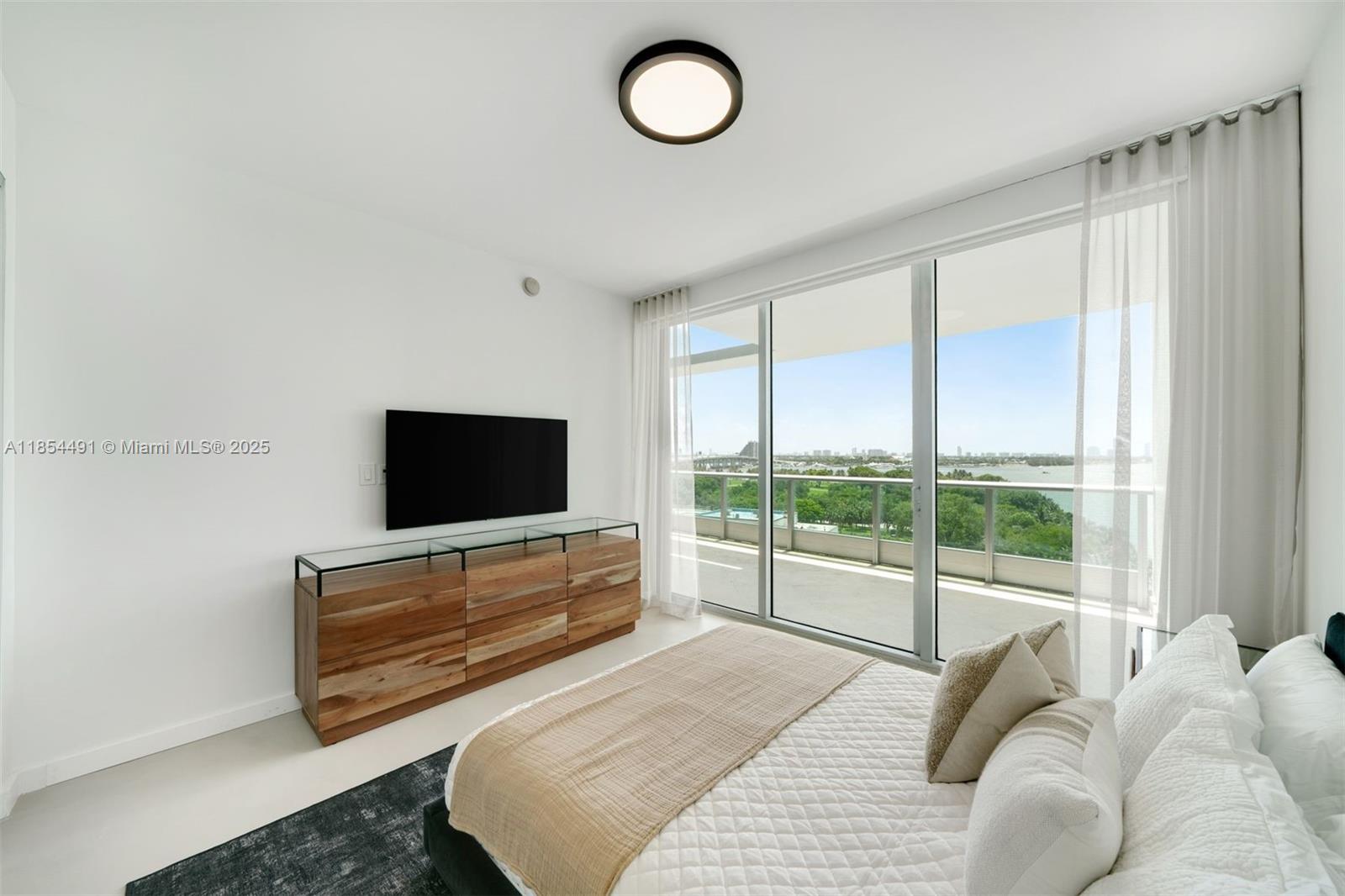 900 Biscayne Blvd # 905