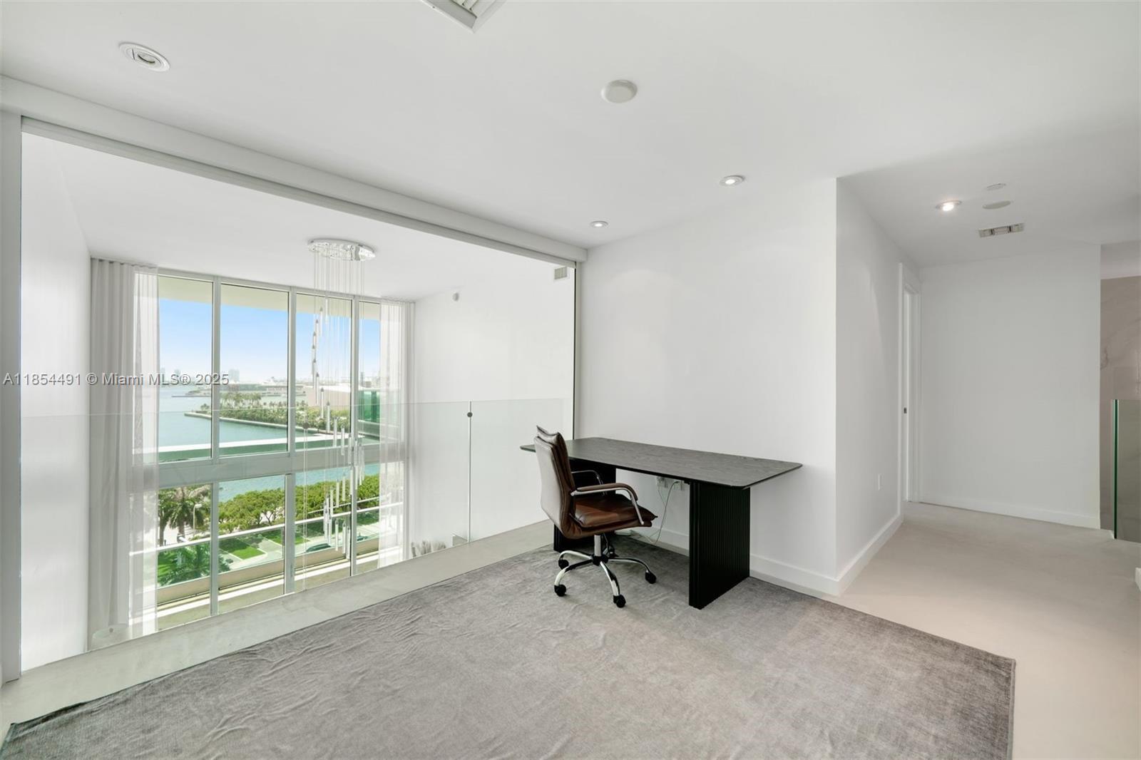 900 Biscayne Blvd # 905