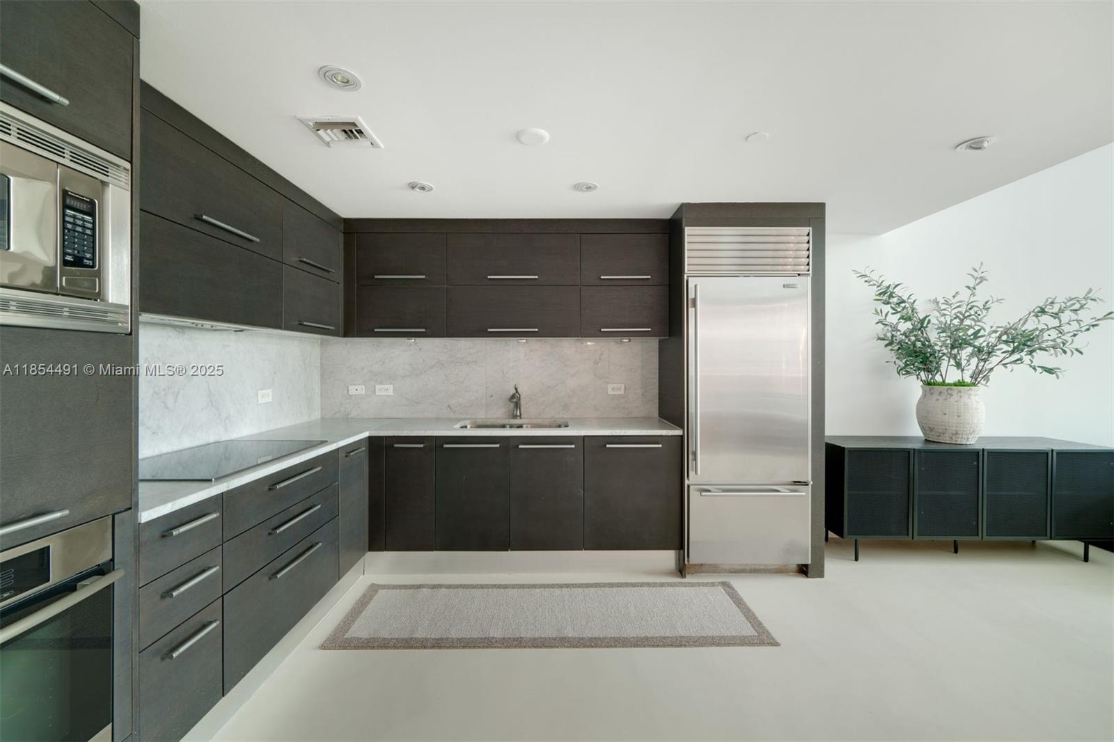 900 Biscayne Blvd # 905