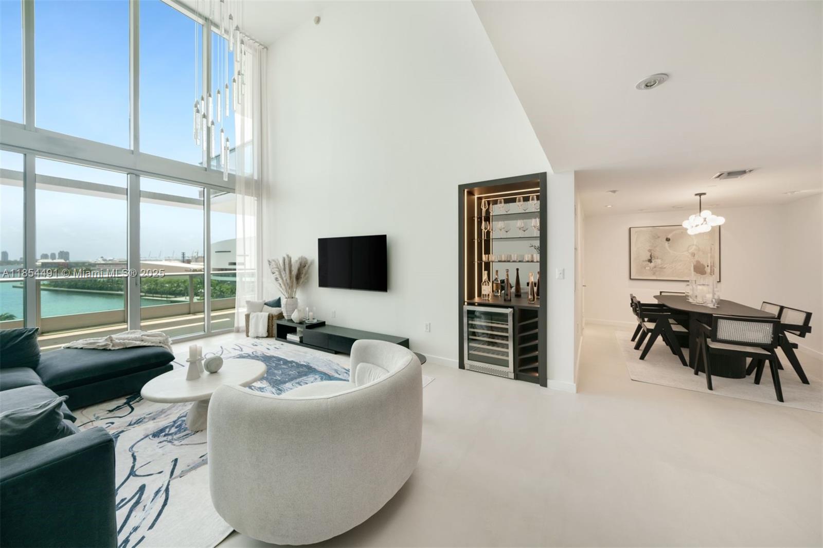 900 Biscayne Blvd # 905