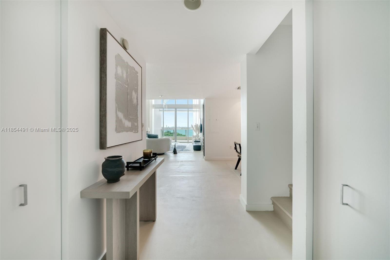900 Biscayne Blvd # 905