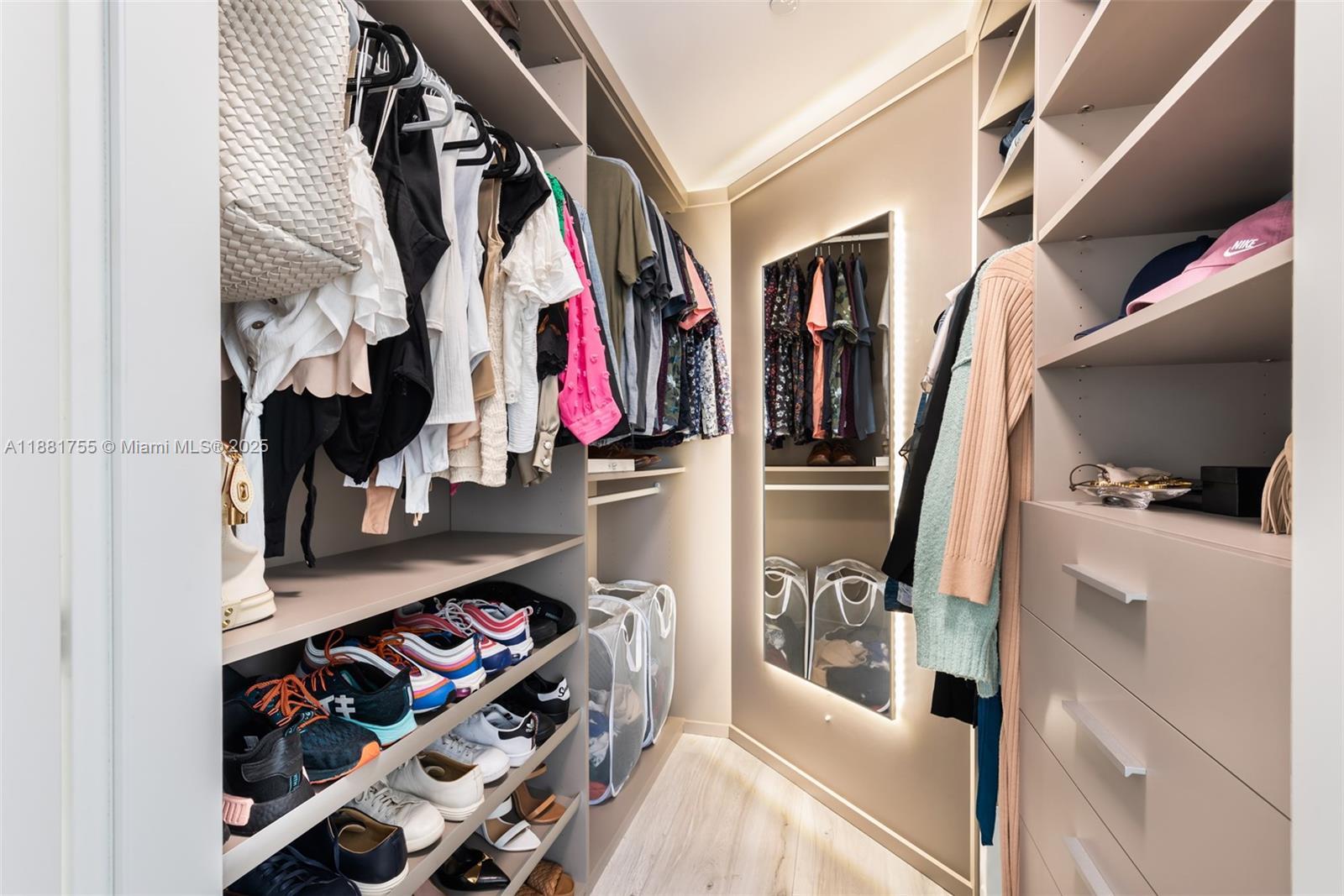 1300 Brickell Bay Dr # 1702